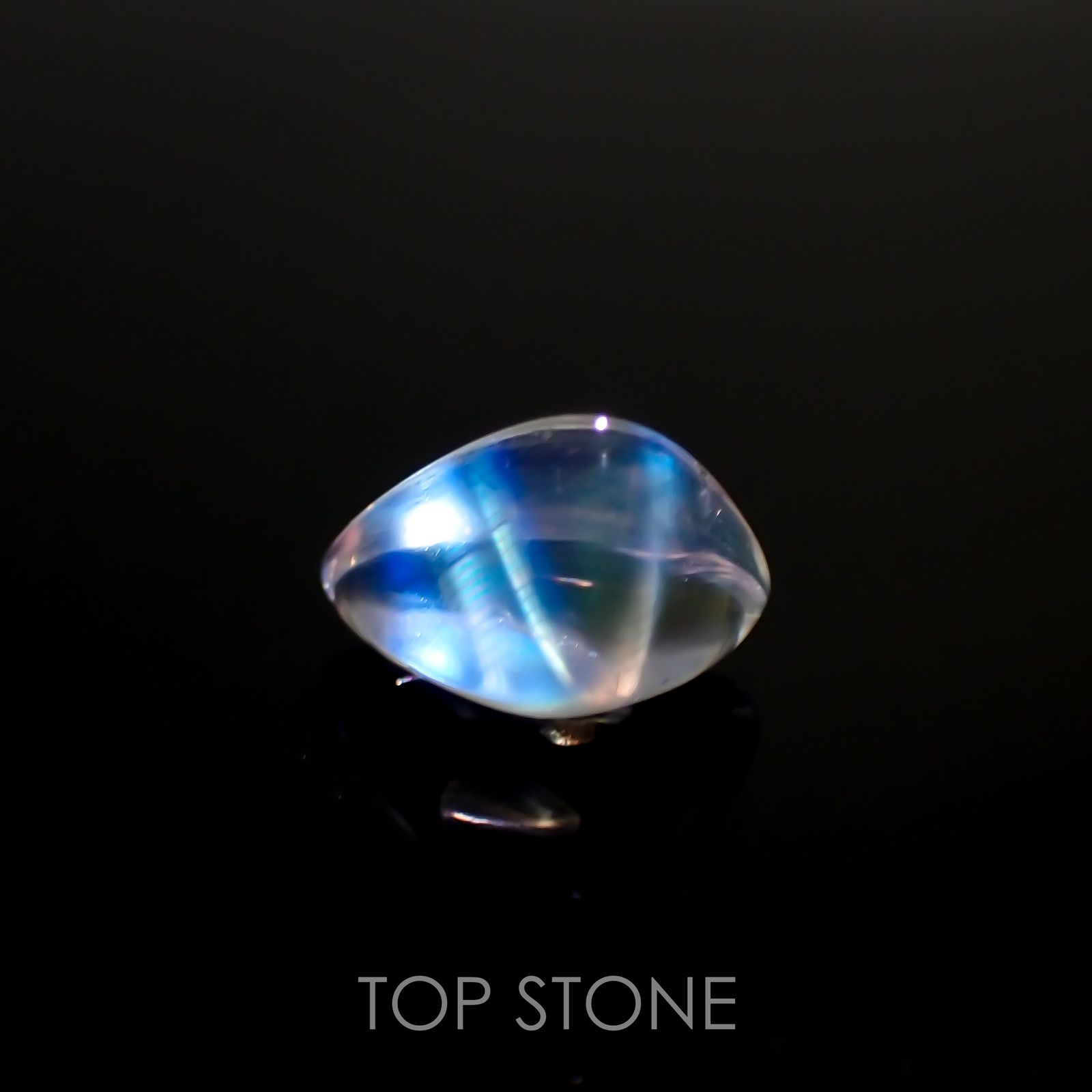 ◇バフカット◇レインボームーンストーン(宝石名ラブラドライト) マダガスカル産 1.390ct ソ付(彩珠)[210711646]8×6.1mm前後