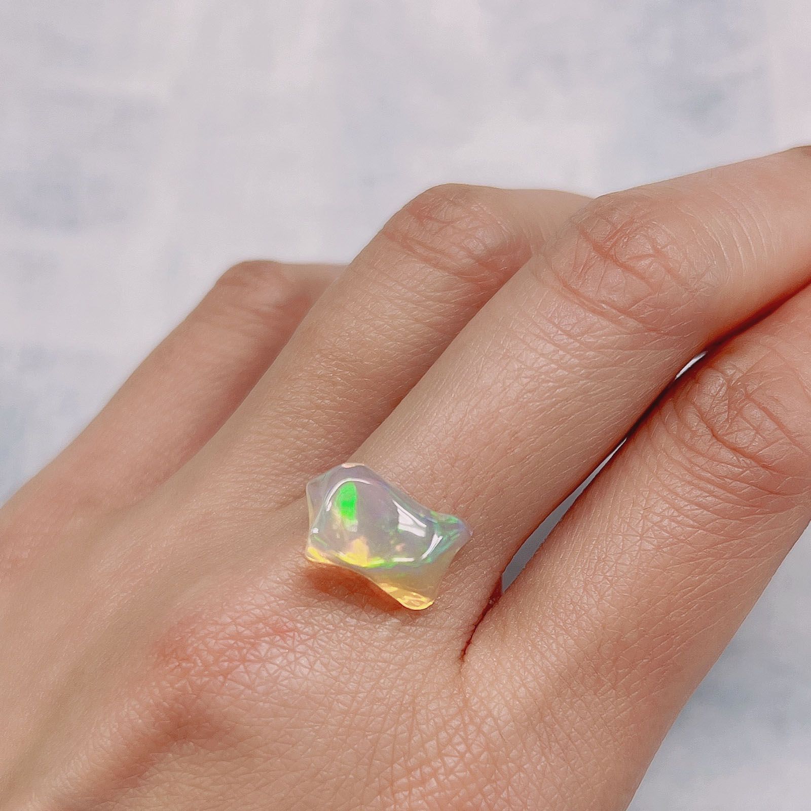 ◇バロック型◇エチオピアオパール(宝石名オパール) エチオピア産 3.47ct 識別済[210813172]14×8.7mm前後
