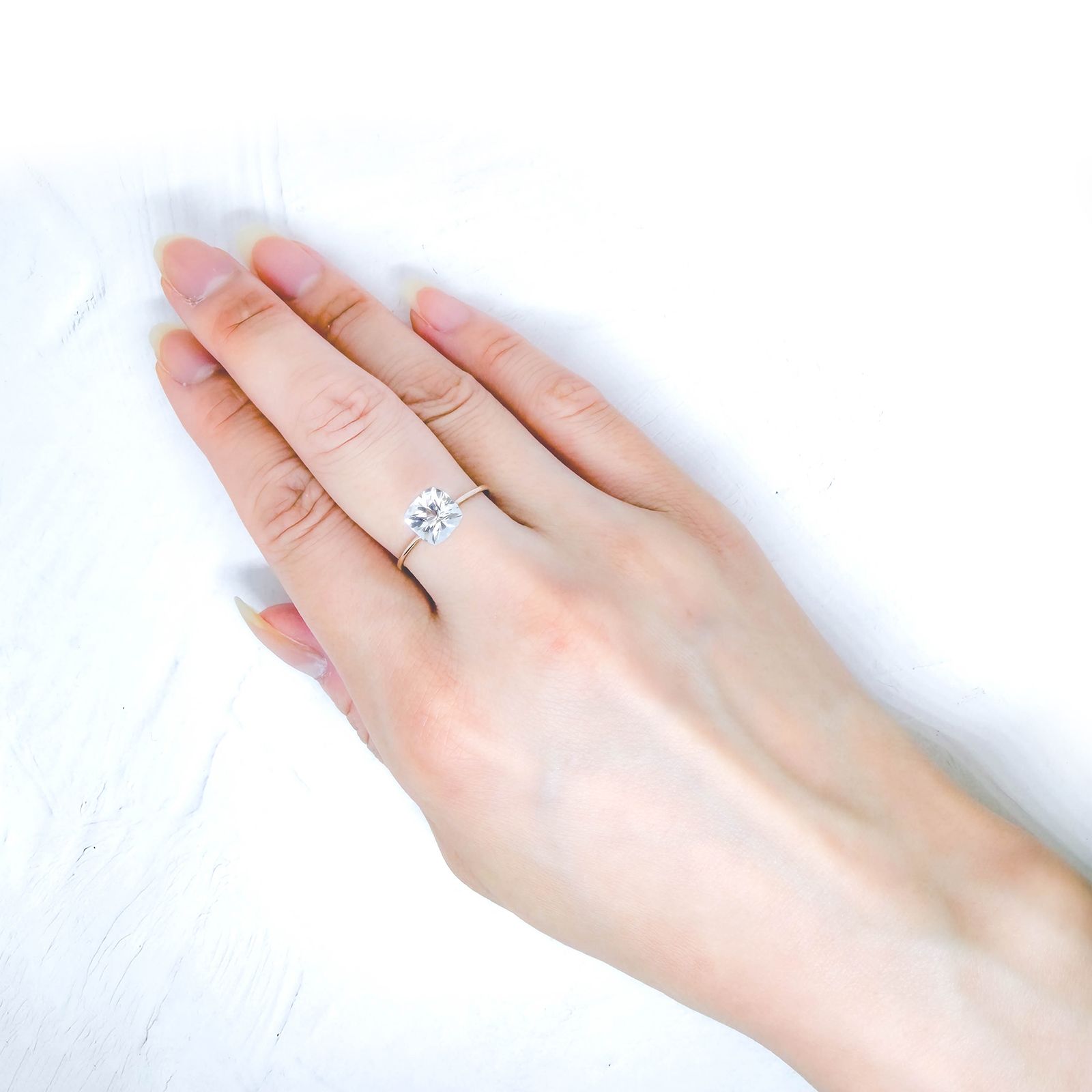 ◇カスタムカット◇日本水晶 宮崎県上八重産 1.75ct / 7.2x7.1mm前後 [260632420]