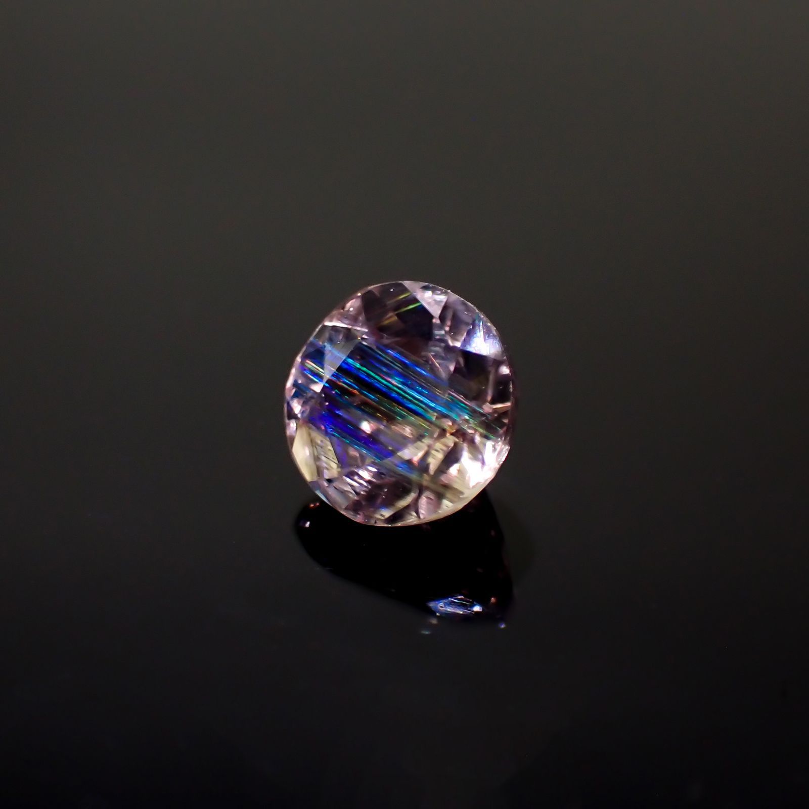 レインボースキャポライト ブラジル産 0.79ct[221119040]5.9x5.9mm前後