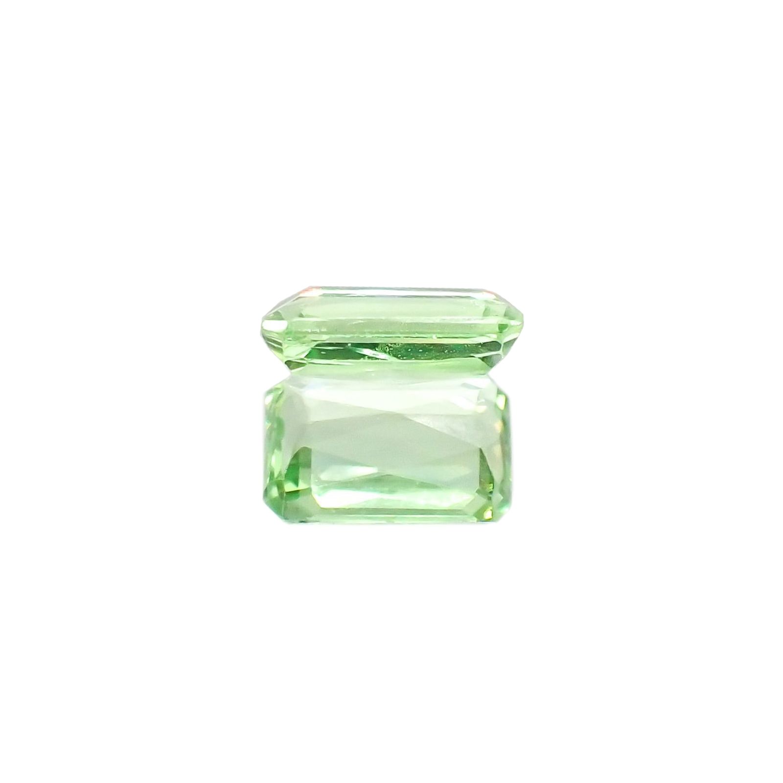 ミントガーネット(宝石名グリーン グロッシュラー・ガーネット)タンザニア・メレラニ鉱山産 識別済 1.27ct / 7.6x5.2mm前後 [251022258]