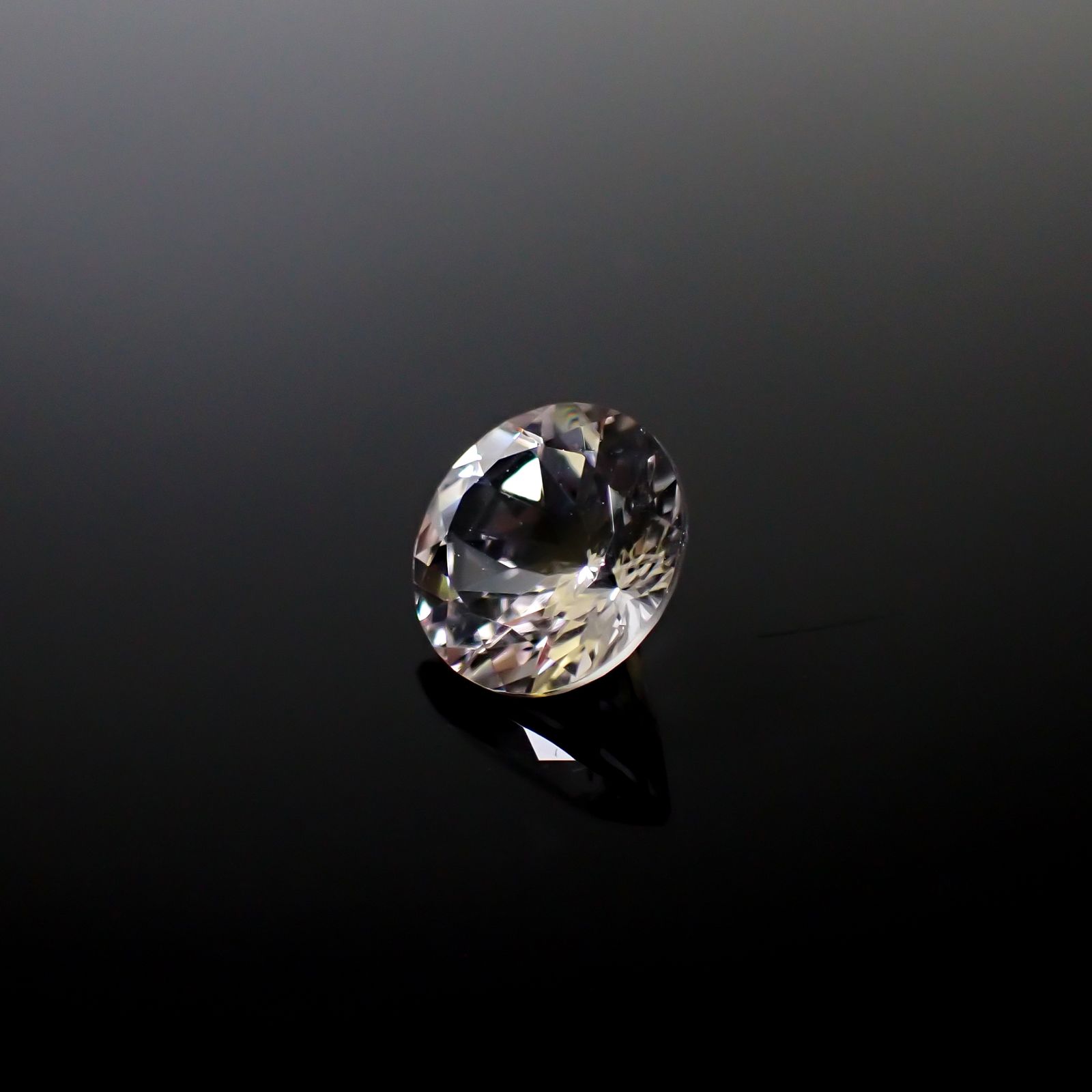 ダンビュライト(宝石名ホワイト・ダンブライト)メキシコ産 3.55ct 識別済[250330096]10x10mm前後