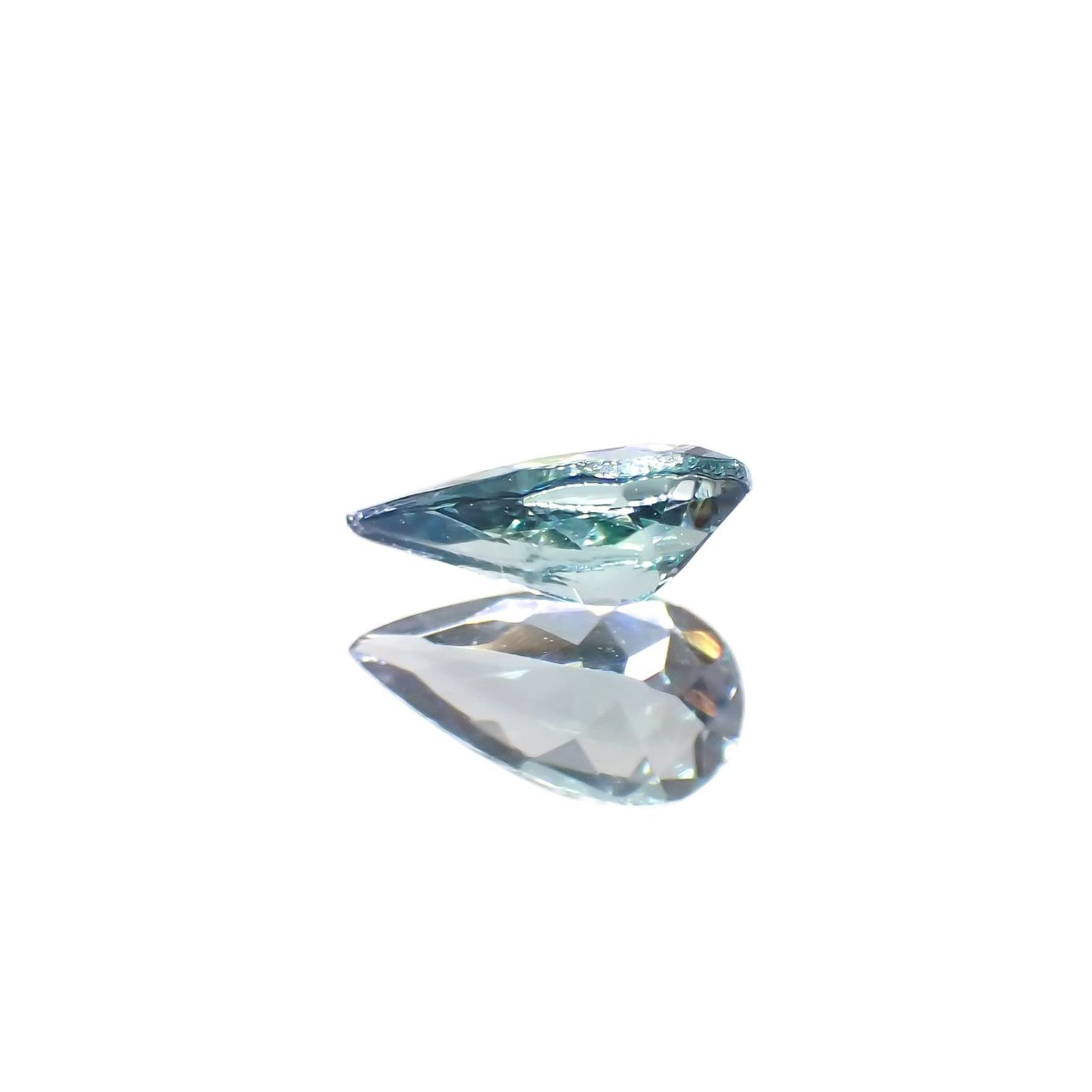 ブルーグリーンコーネルピン(宝石名コーネルピン)タンザニア産 識別済 0.20ct / 5.3x2.9mm前後 [251019244]