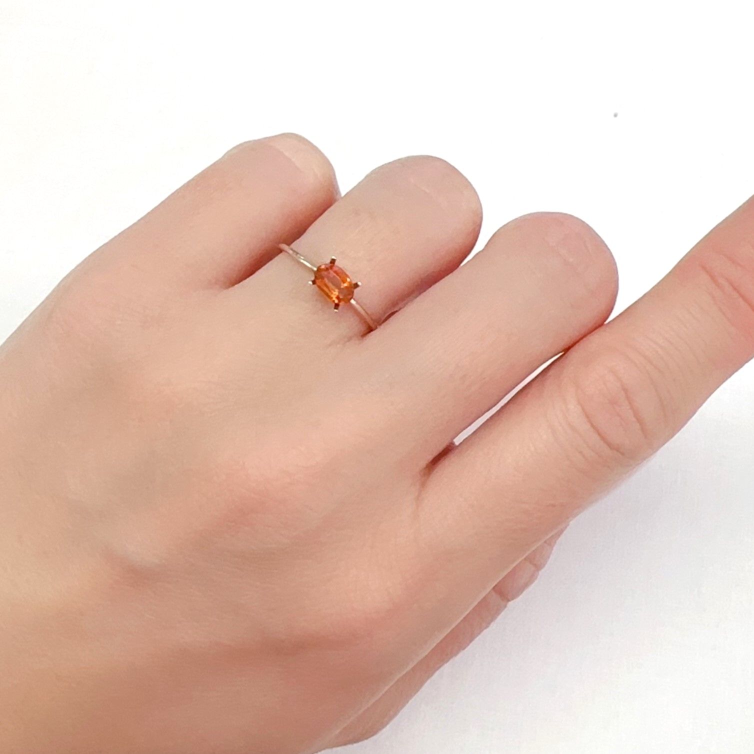 オレンジカイヤナイト ネパール産 0.68ct[240326701]5.8x4mm前後