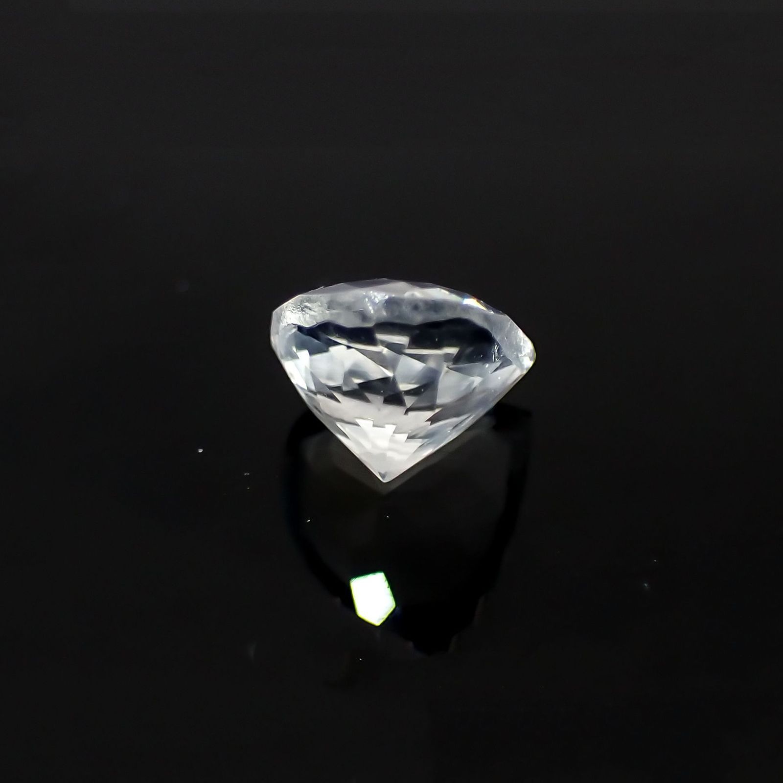 レインボームーンストーン(宝石名アンデシン・ラブラドライト)インド・ビハール産 識別済 0.96ct / 6.9x6.9mm前後 [260122329]