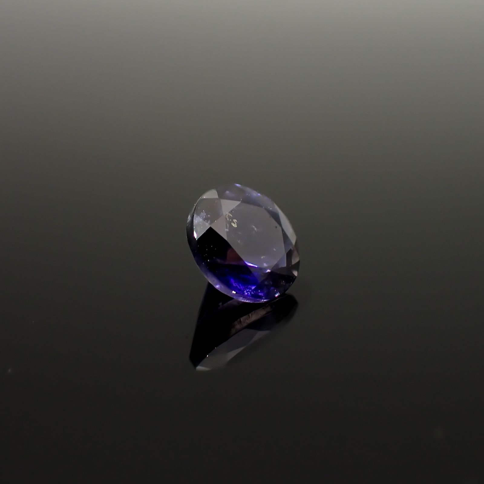アイオライトサンストーン インド/ブラジル産 1.20ct / 7x7mm前後 [260932632]