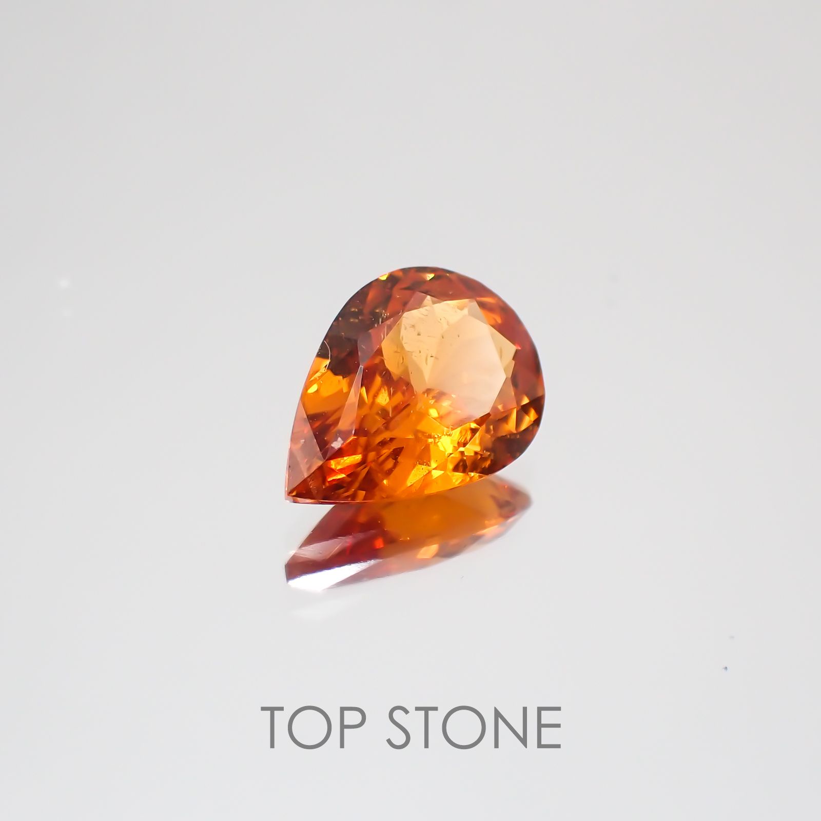マンダリンガーネット ケニア産 ルース 1.38ct[21019447]8.7×6.4mm前後