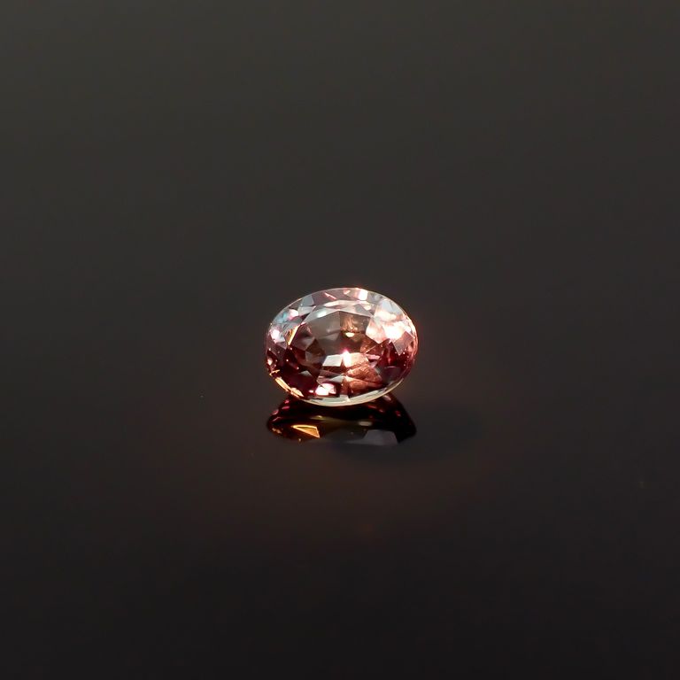 電球色(ライト)の照射で変色