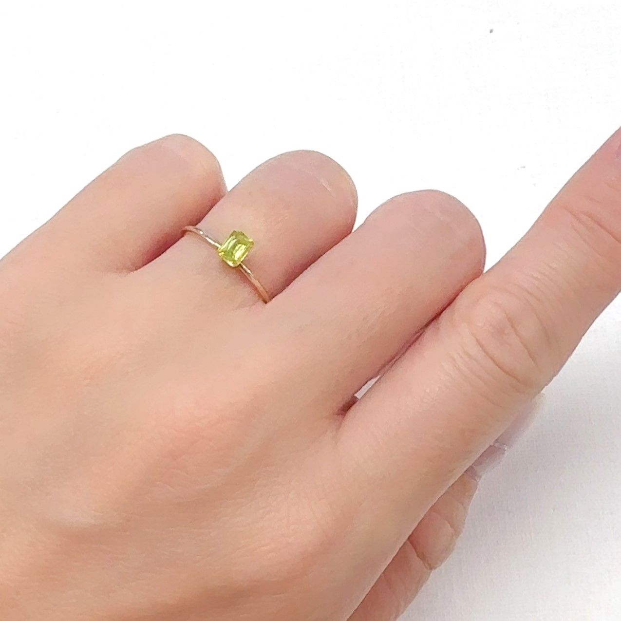 スフェーン マダガスカル産 0.35ct[240627907]4.6x3.4mm前後
