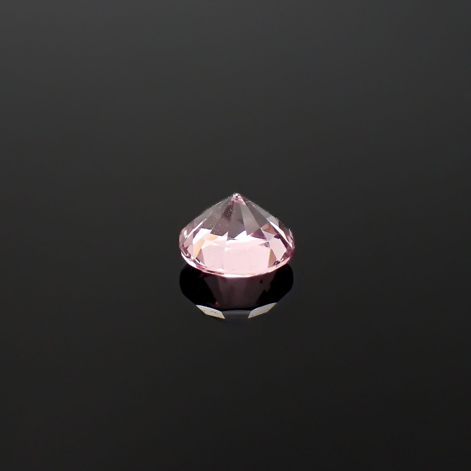 ドラゴンガーネット タンザニア産 0.60ct / 5x5mm前後 [260532239]