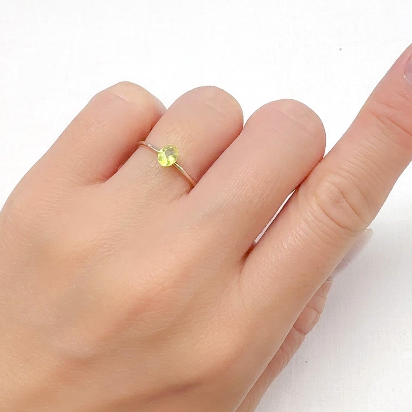 パロットクリソベリル(宝石名クリソベリル)インド産 0.39ct 識別済[240627988]5x4mm前後