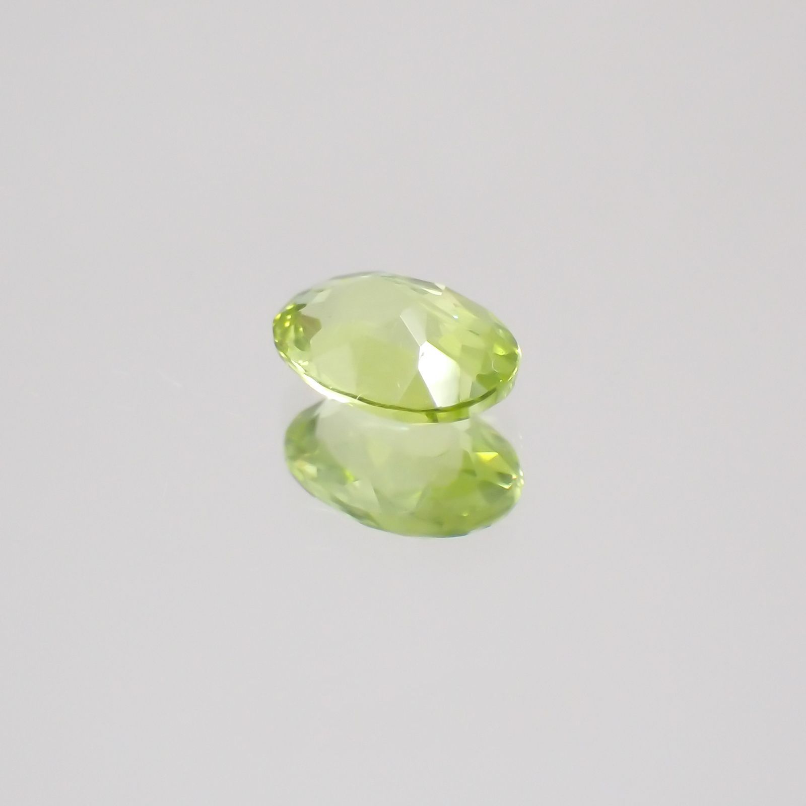 グリーンエンスタタイト(宝石名グリーン・エンスタタイト)カメルーン産 0.52ct 識別済[231224390]5.9x4.3mm前後