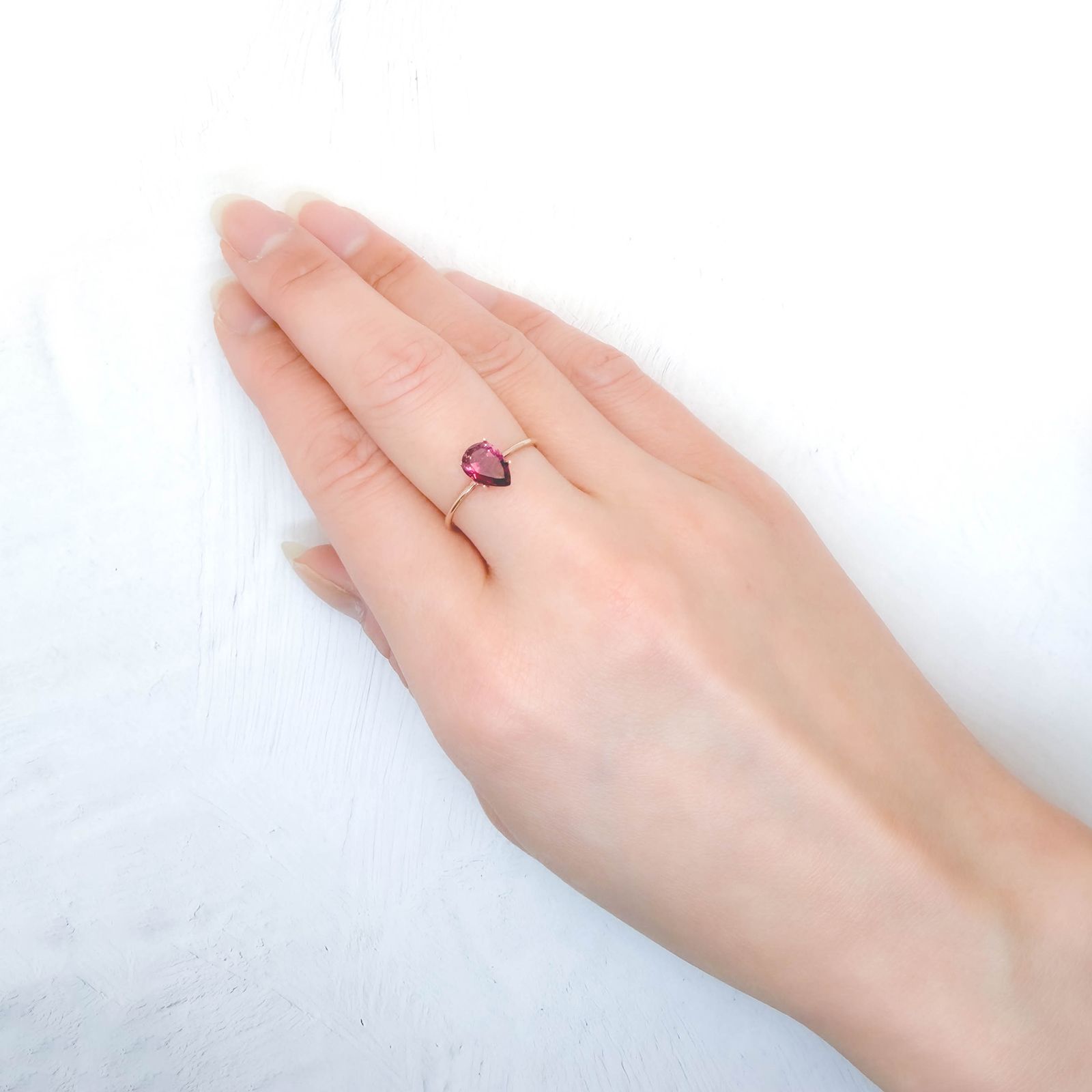 パープルトルマリン(宝石名パープル・トルマリン)ブラジル産 識別済 0.98ct / 8.1x5.8mm前後 [260323895]