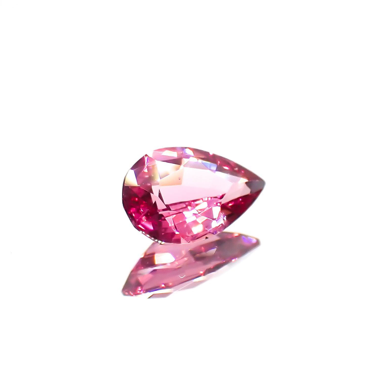 ホットピンクスピネル(宝石名ピンク・スピネル)タンザニア産 0.24ct 識別済[230120034]5.3x3.4mm前後
