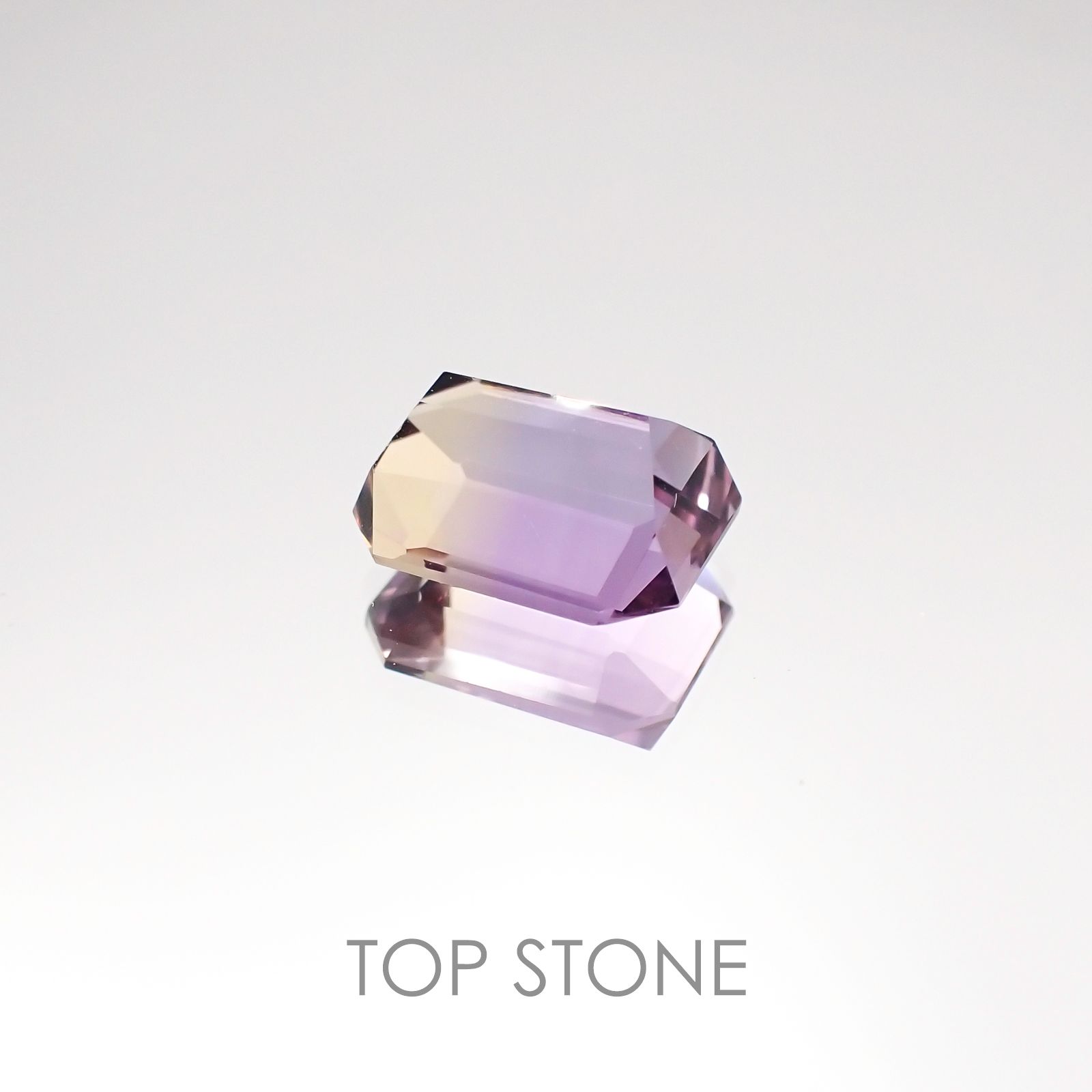 アメトリン(宝石名バイカラー・クォーツ/別名アメトリン) ボリビア産 2.12ct 識別済[20106907]9×7mm前後
