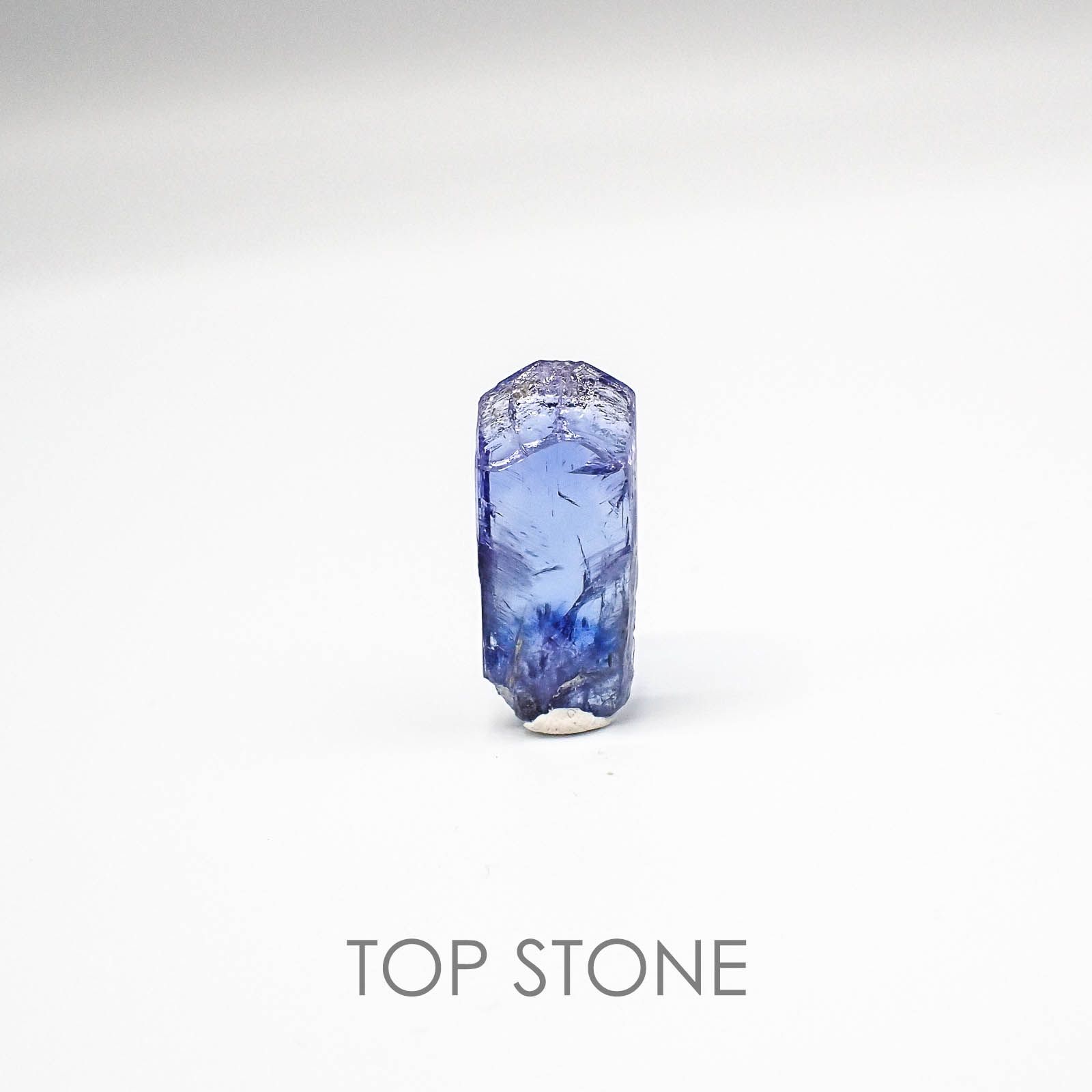 タンザナイト(宝石名タンザナイト) タンザニア産 原石・結晶 16.87ct 識別済[20073394]24.9×10.5mm前後