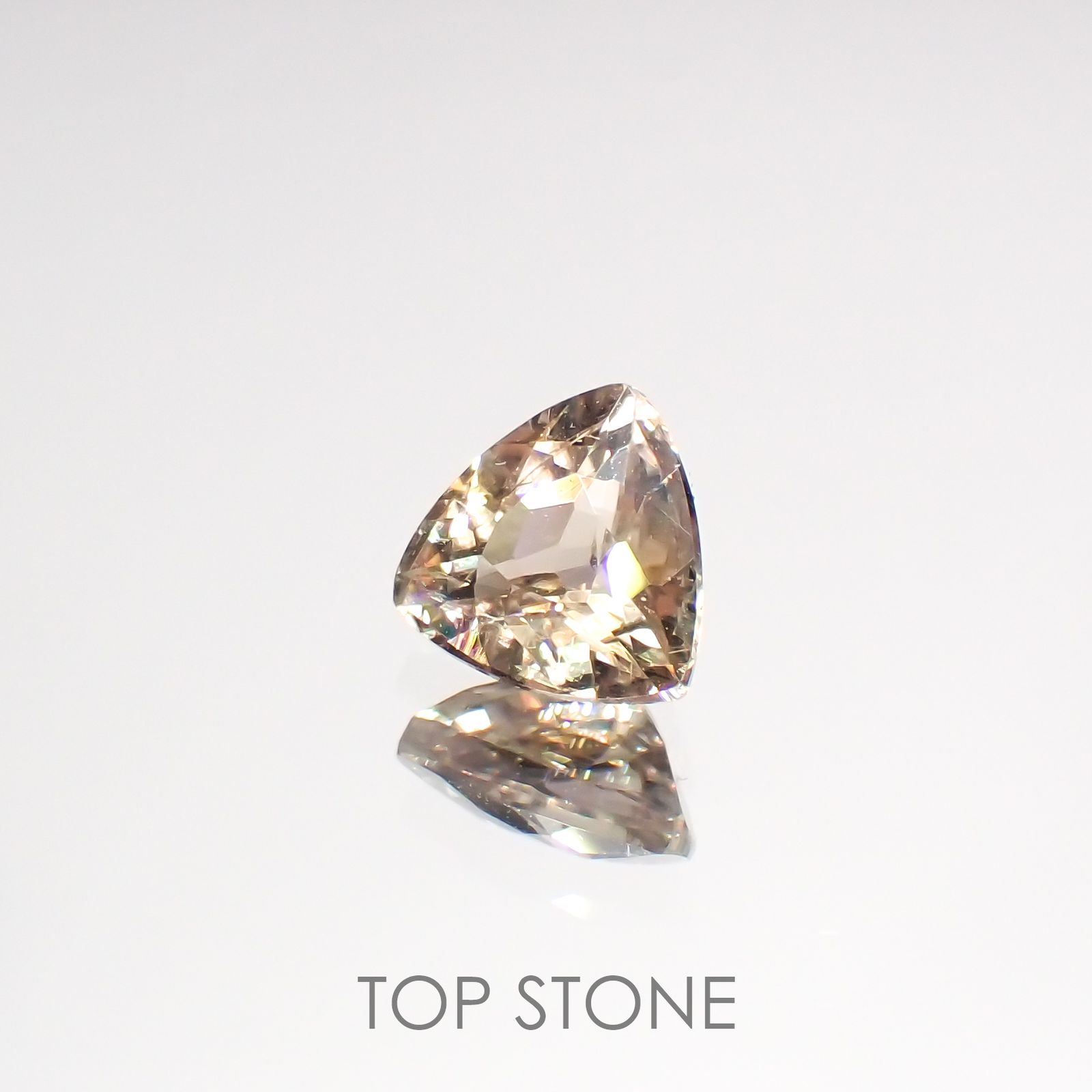 ダイアスポア(宝石名ダイアスポア)トルコ産 0.99ct 識別済[220516031]6.5x6.5mm前後