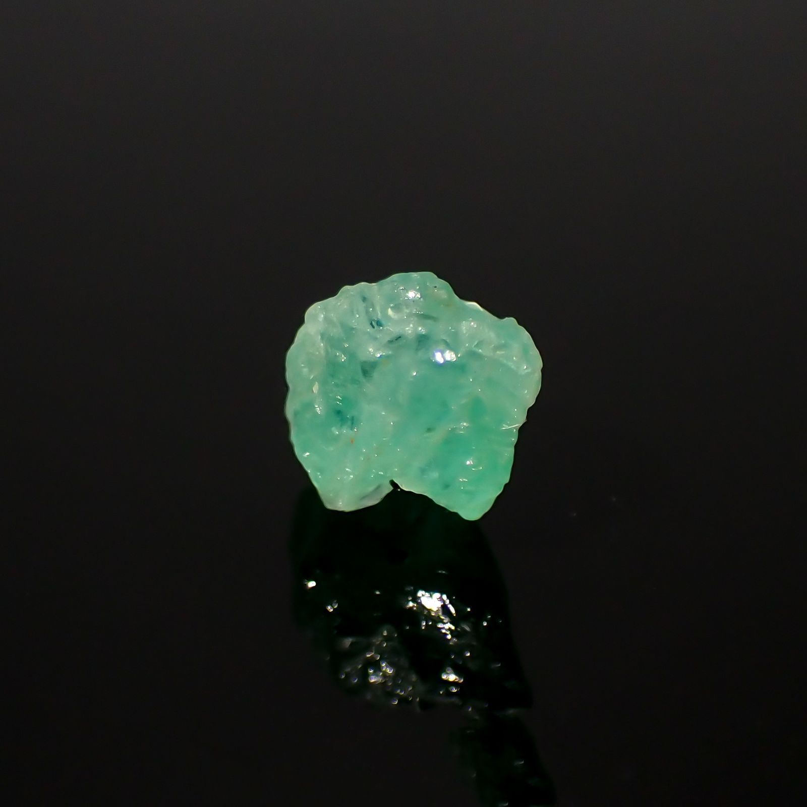 パライバトルマリン 原石 ブラジル・パライバ州バターリャ鉱山産 0.93ct [220515995]5.6x5.8mm前後