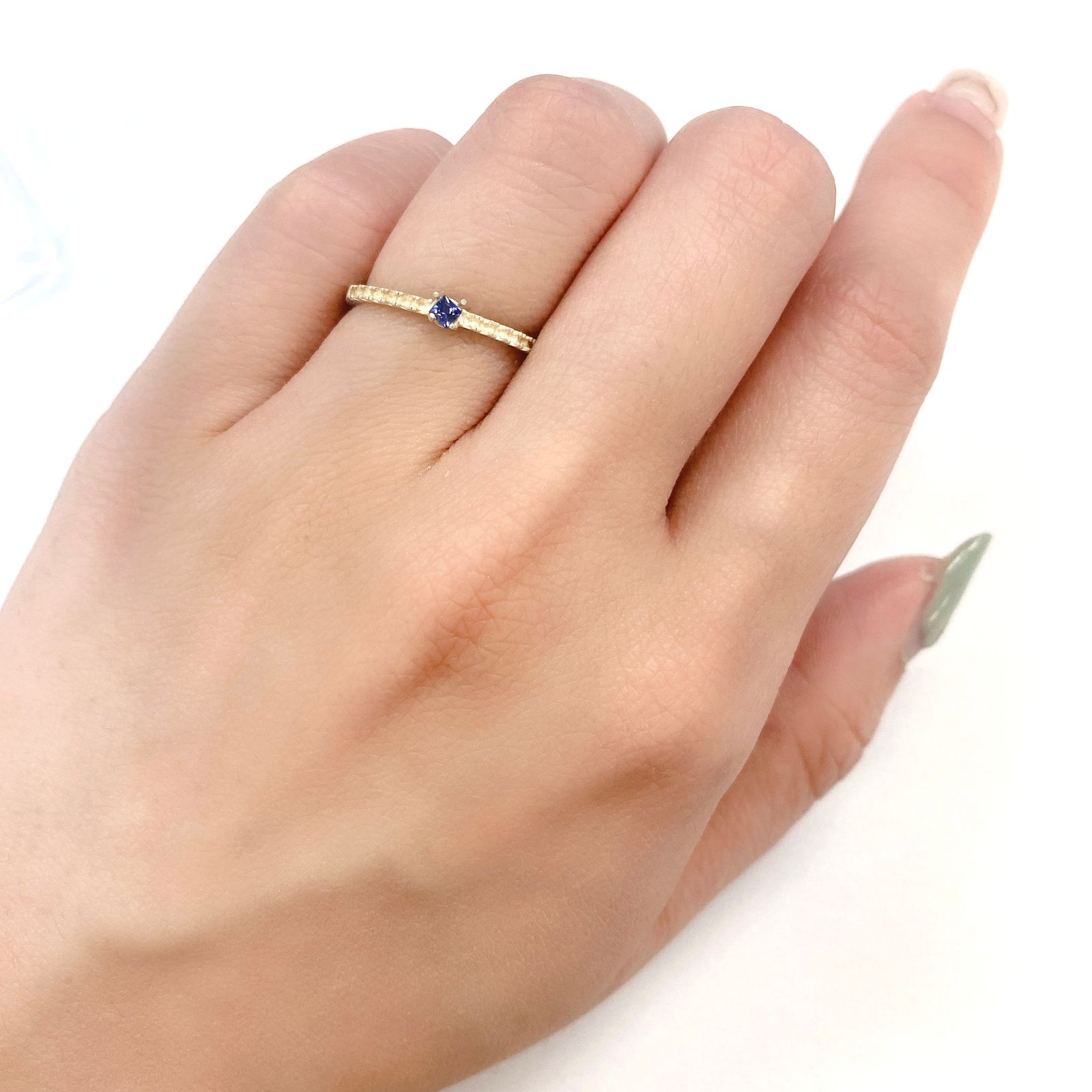 ◇プリンセスカット◇ベニトアイト アメリカ産 ルース 0.052ct[21049049]2.1×2mm前後