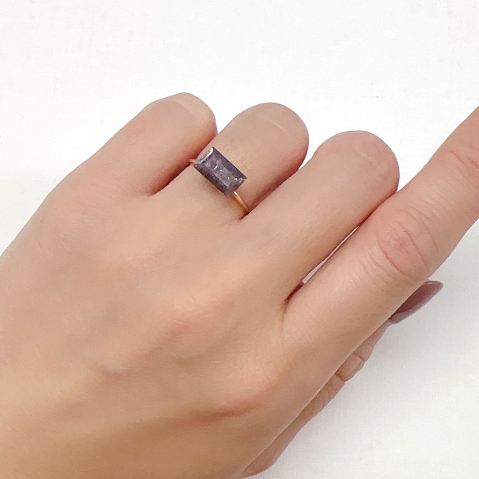 ブラッドショットアイオライト インド産 1.92ct[240125384]9.5x5.7mm前後