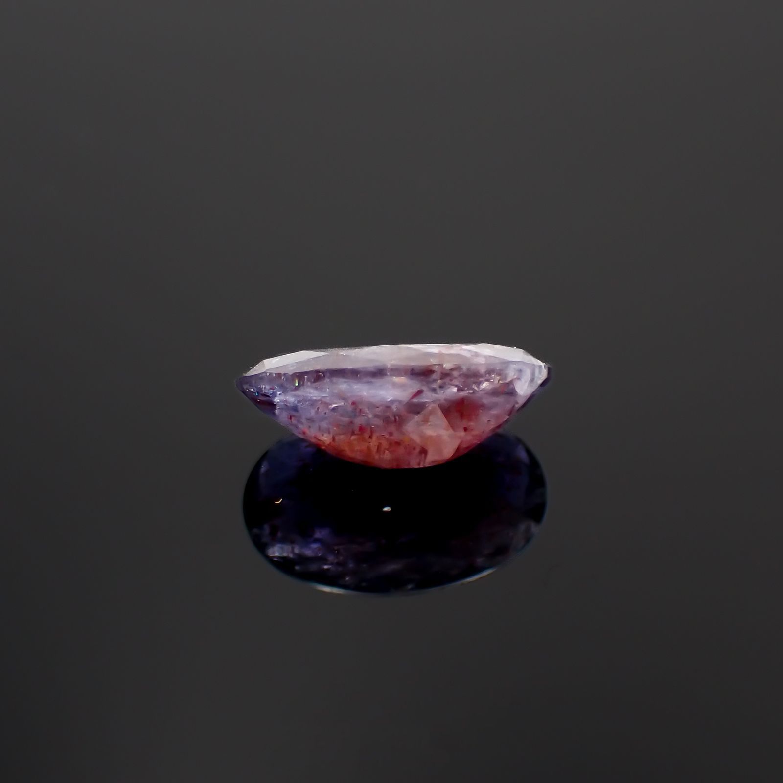 ブラッドショットアイオライト インド産 1.71ct[221219652]10.8x7mm前後