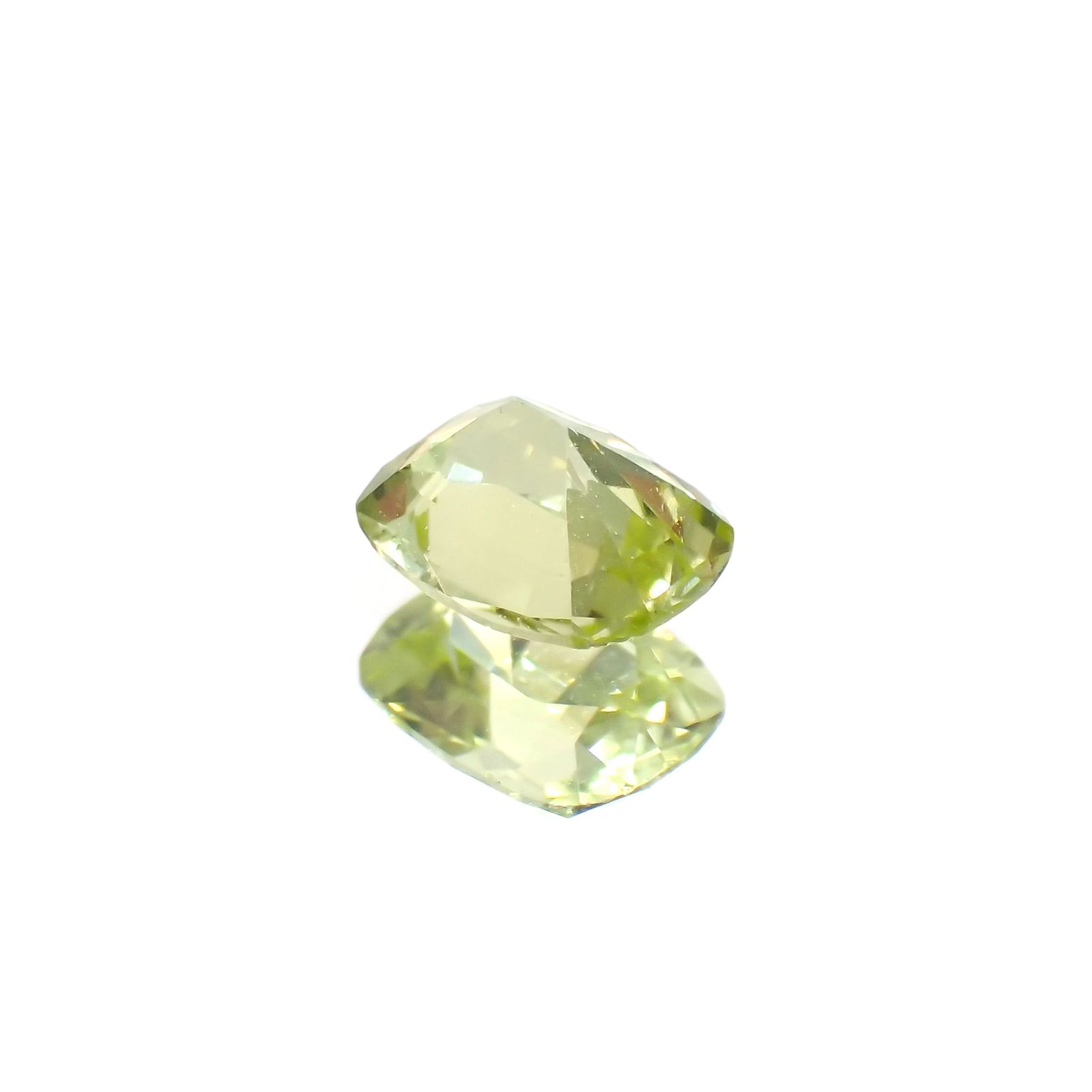 クリソベリル(宝石名クリソベリル)マダガスカル産 識別済 0.69ct / 5.8x4.6mm前後 [220114499]