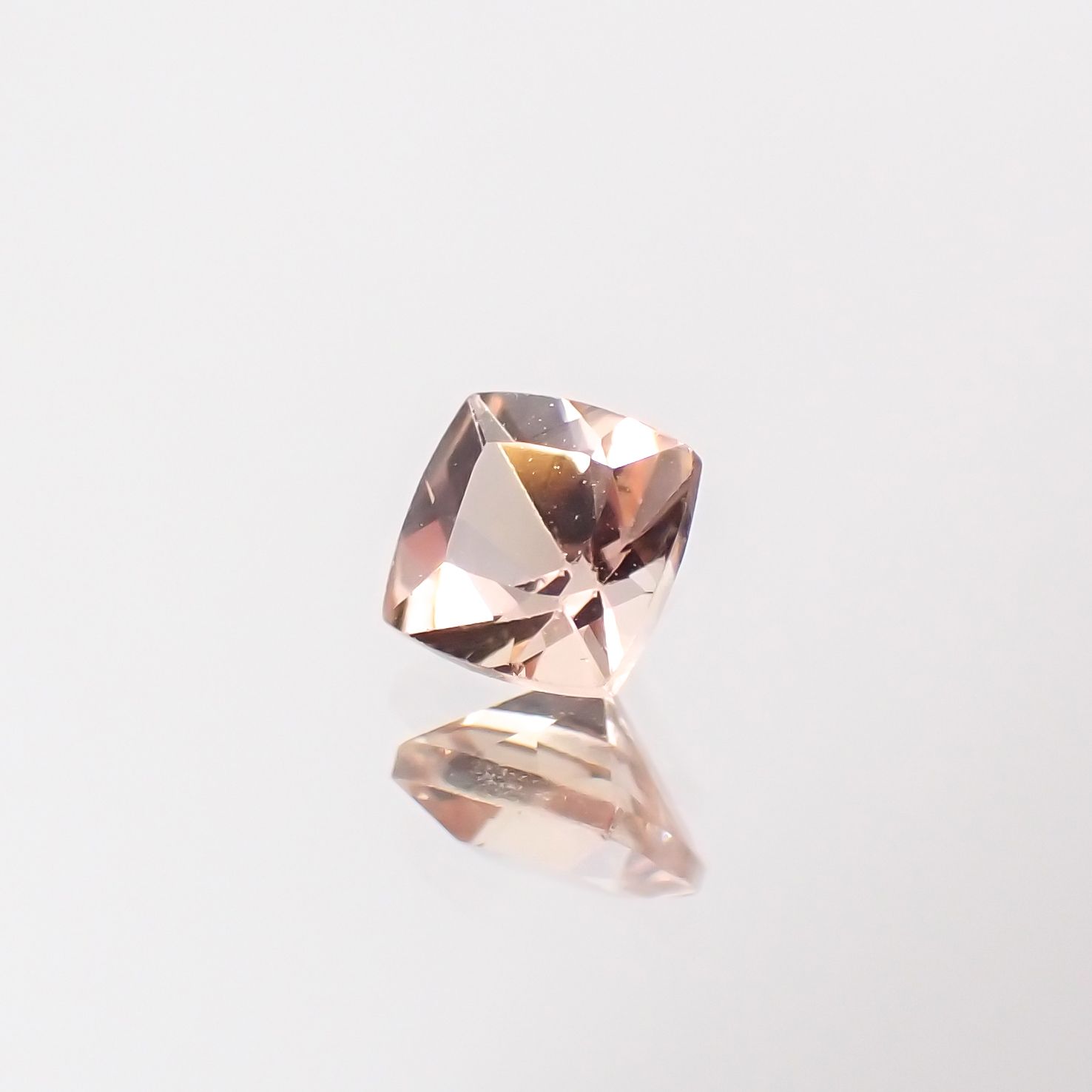 インペリアルトパーズ ブラジル産 0.18ct[230923552]3x3mm前後