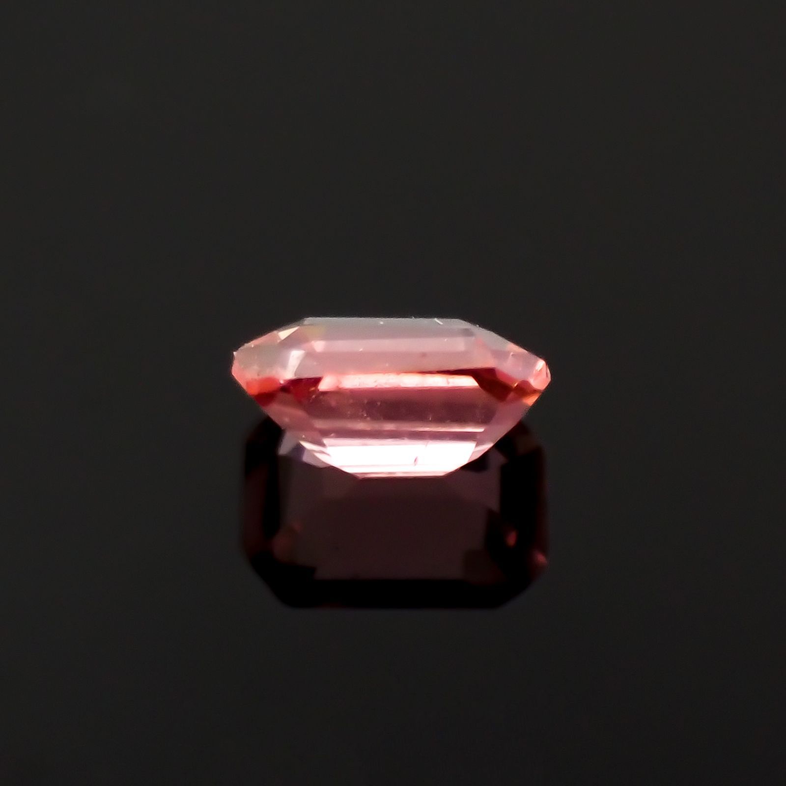 ヴェイリネナイト(宝石名ベイリネナイト)パキスタン産 0.090ct 識別済[221219287]3.1x2.1mm前後