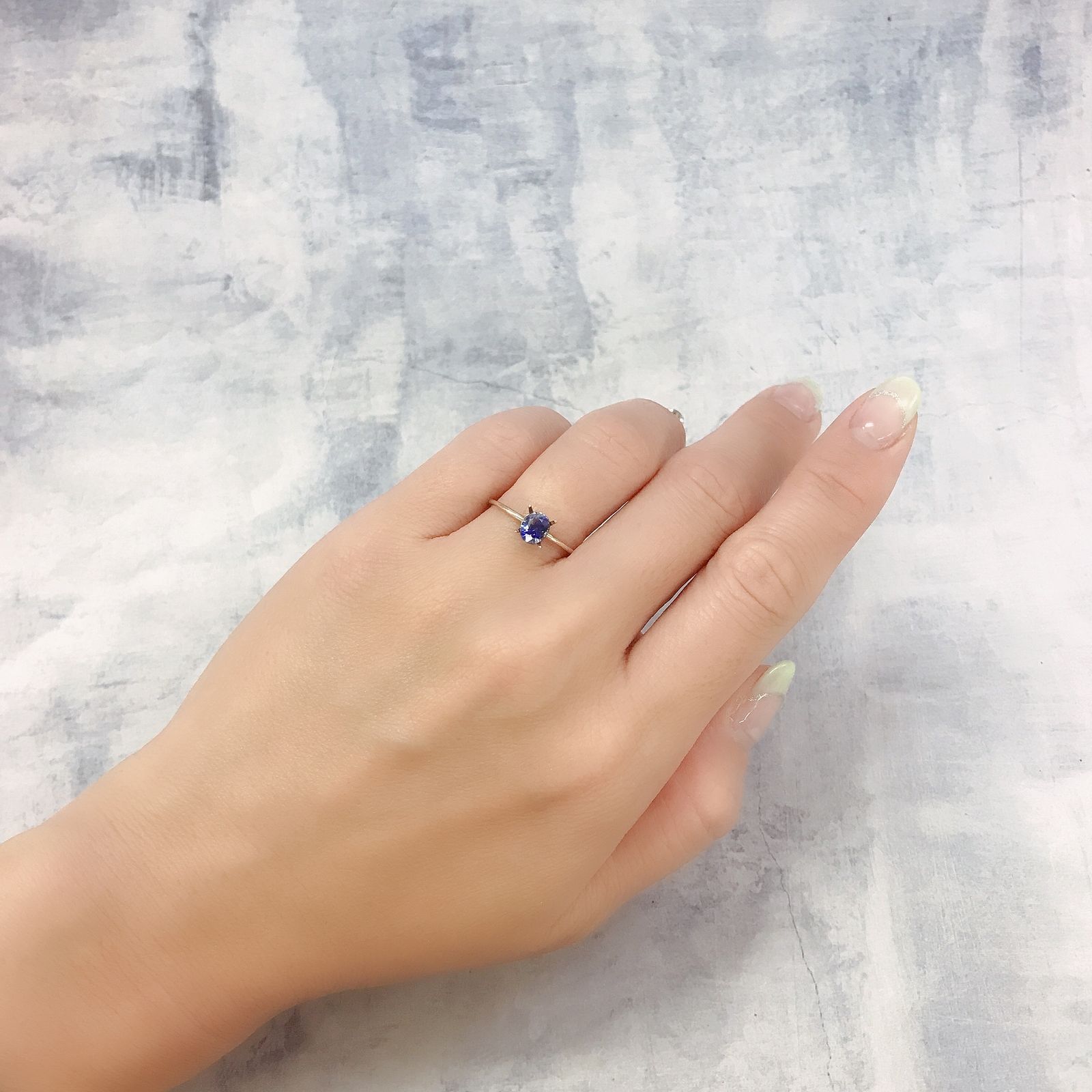 バイカラーサファイア(宝石名サファイア)スリランカ/マダガスカル産 0.60ct 識別済[220817430]5.6x4.6mm前後