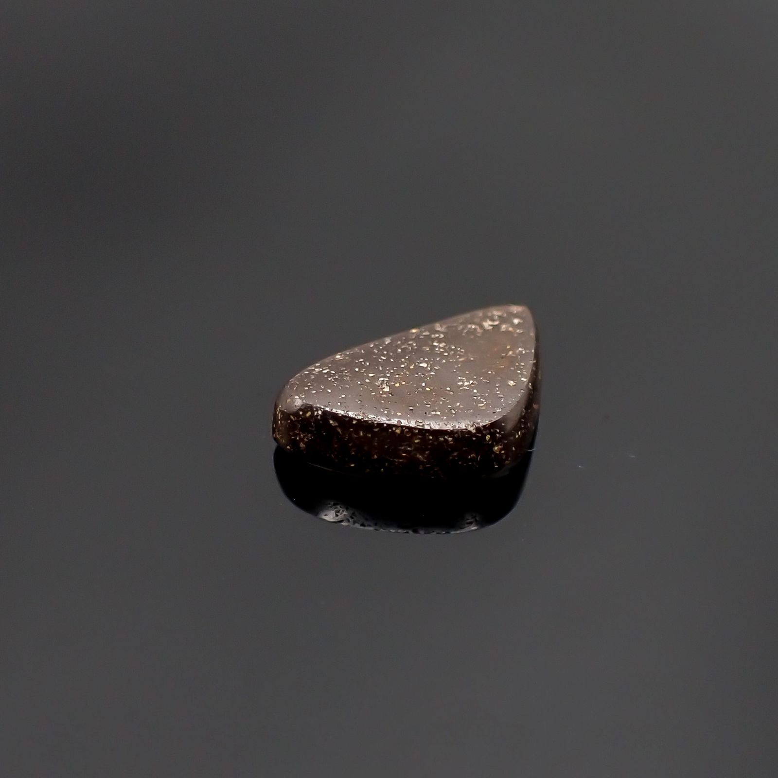ボルダーオパール 原石磨き(宝石名ボルダー・オパール) オーストラリア産 1.384ct ソ付(彩珠)[210611312]6.6×10mm前後