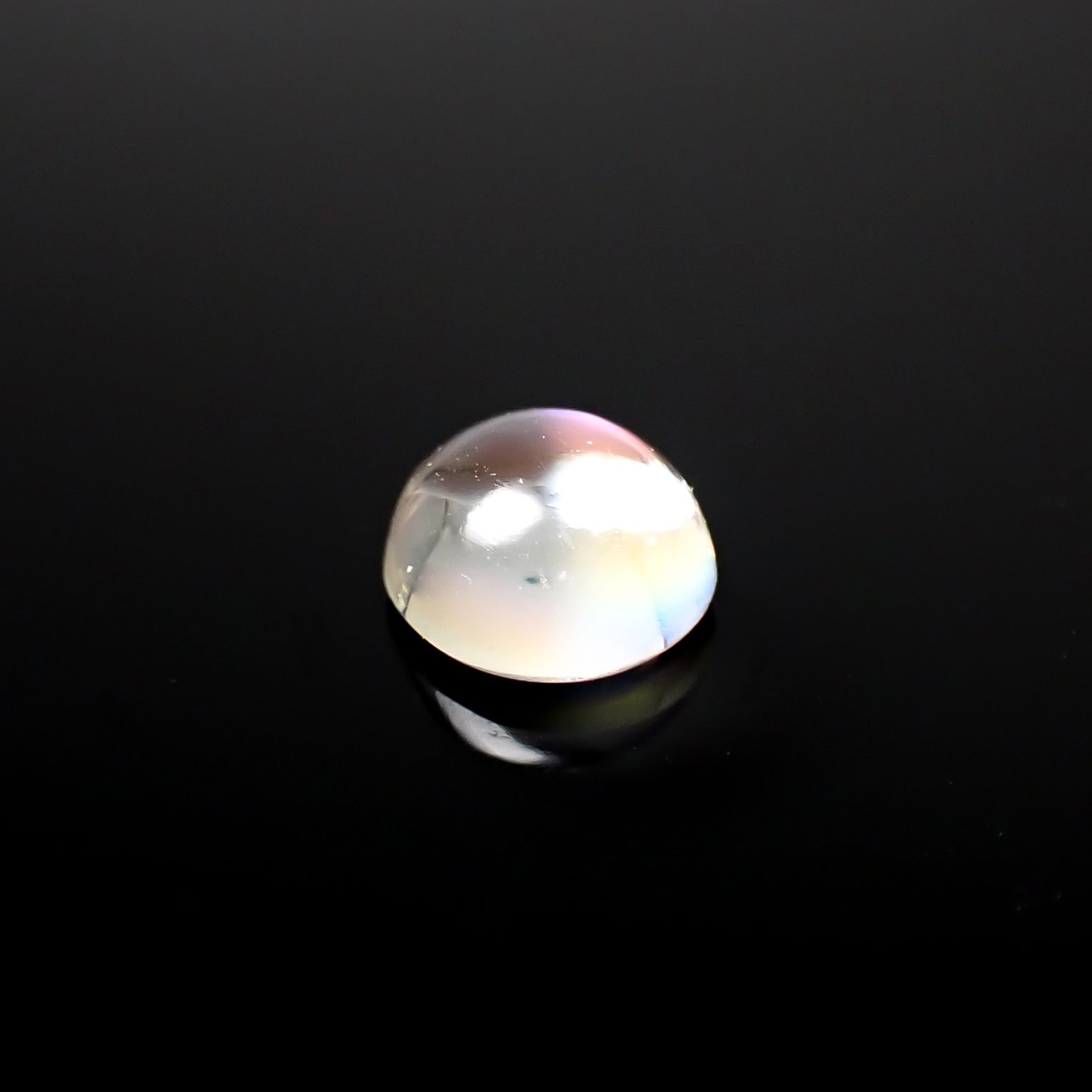 レインボームーンストーン(宝石名アンデシン)インド・タミルナードゥ州産 0.44ct 識別済[240828630]5.1x4.7mm前後