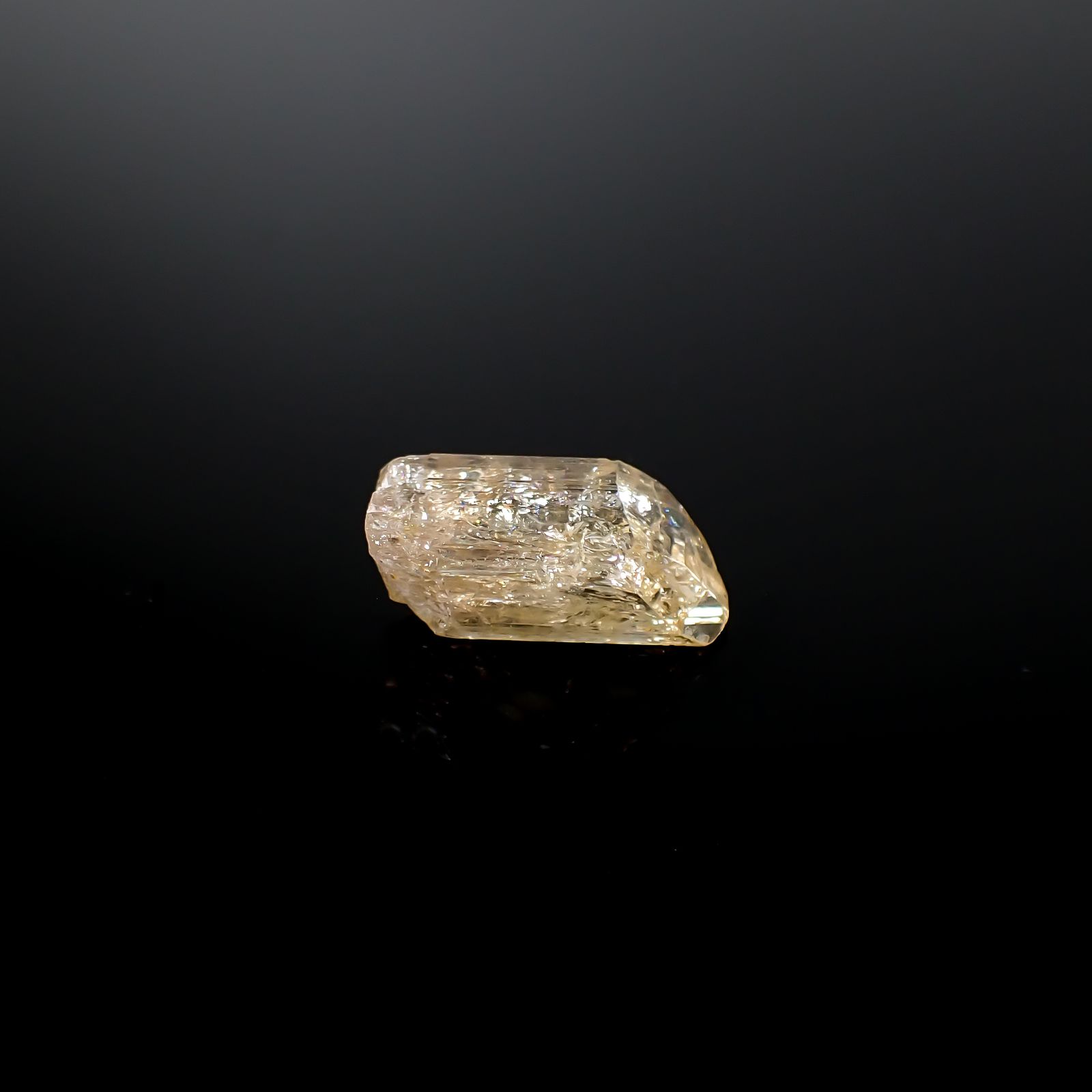 インペリアルトパーズ 原石 ザンビア産 15.34ct [241029242]18.4