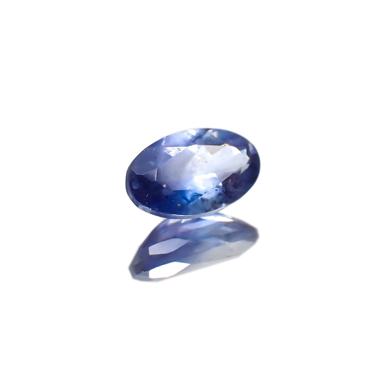ベニトアイト(宝石名ベニトアイト) アメリカ・カリフォルニア州サンベニト産 0.249ct ソ付(彩珠)[210310213]4.9×3mm前後