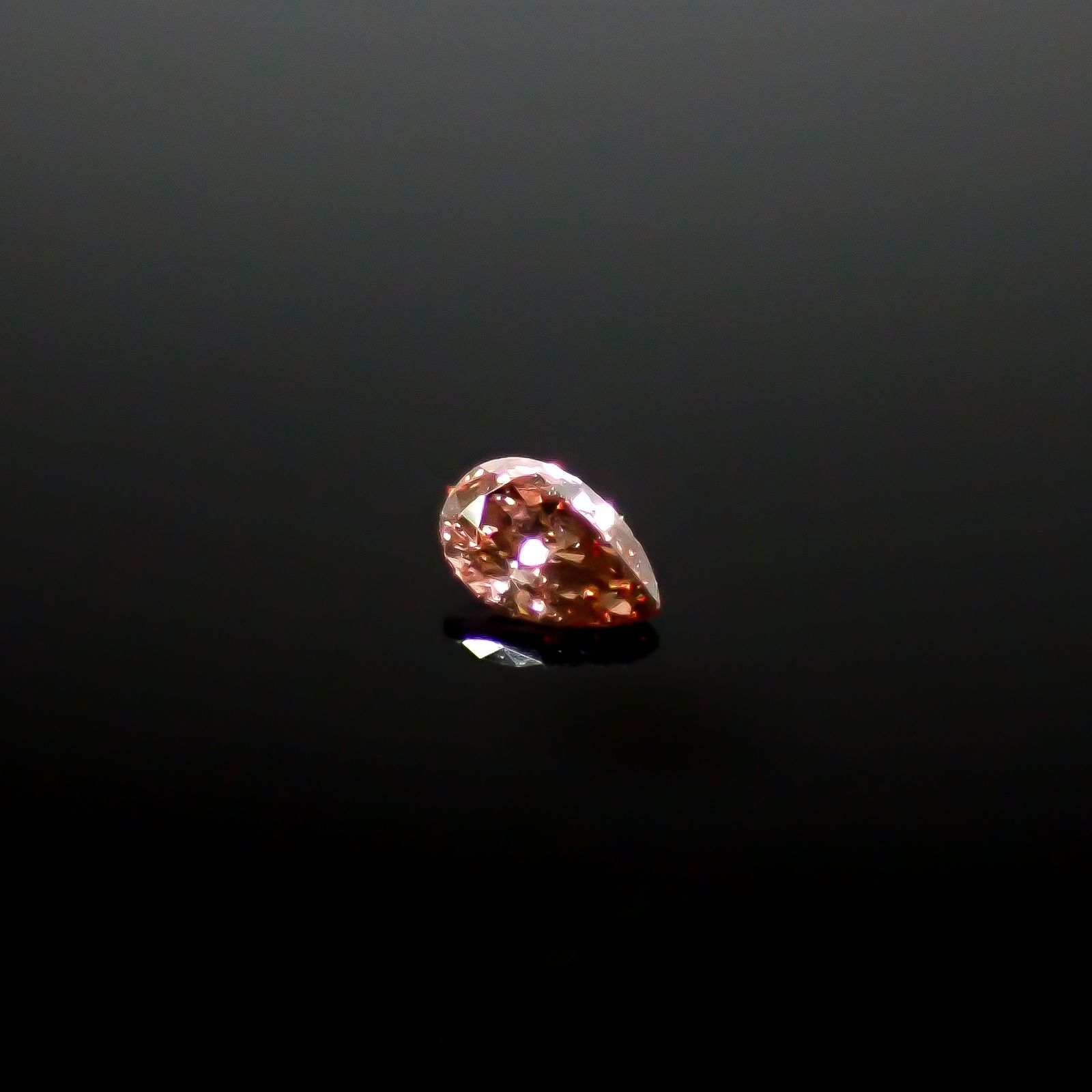 ピンクダイヤモンド(宝石名ダイアモンド VS-2/FANCY DEEP BROWNISH PINK) 0.033ct ソ付(AGT)[250129709]2.58x1.66mm前後
