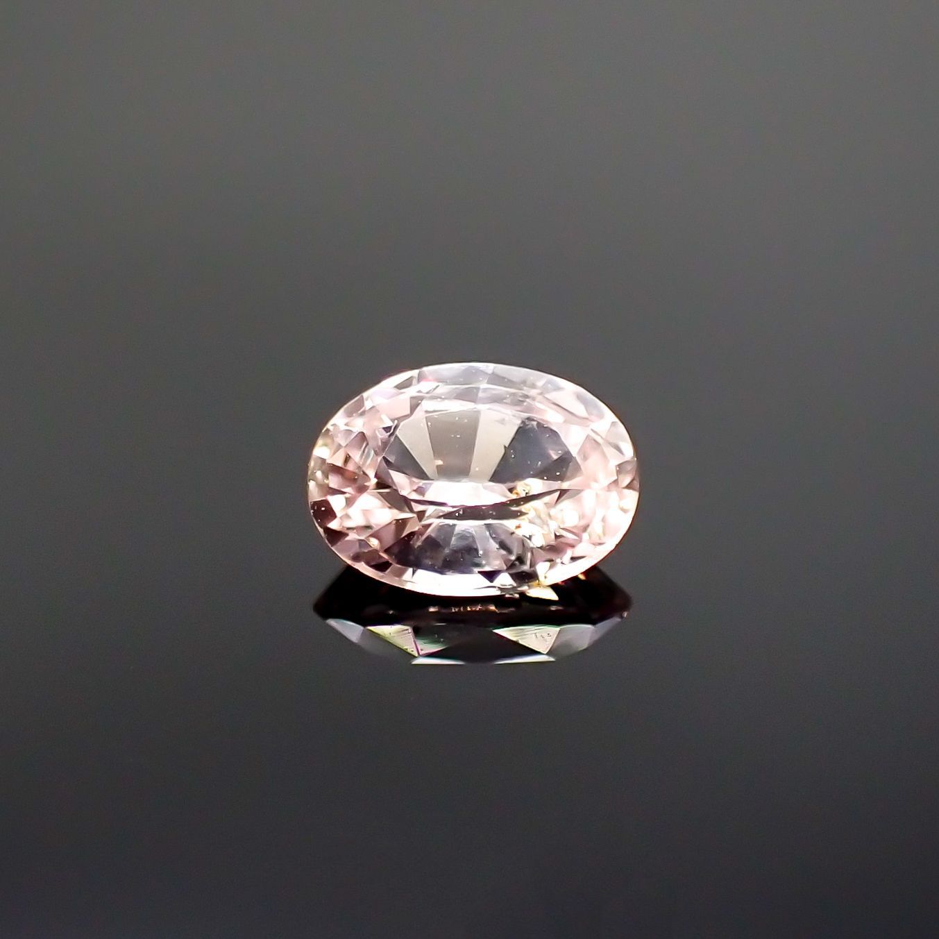 ピンクサファイア(宝石名ピンク・サファイア) マダガスカル/スリランカ産 0.35ct 識別済[210712552]4.9×3.6mm前後