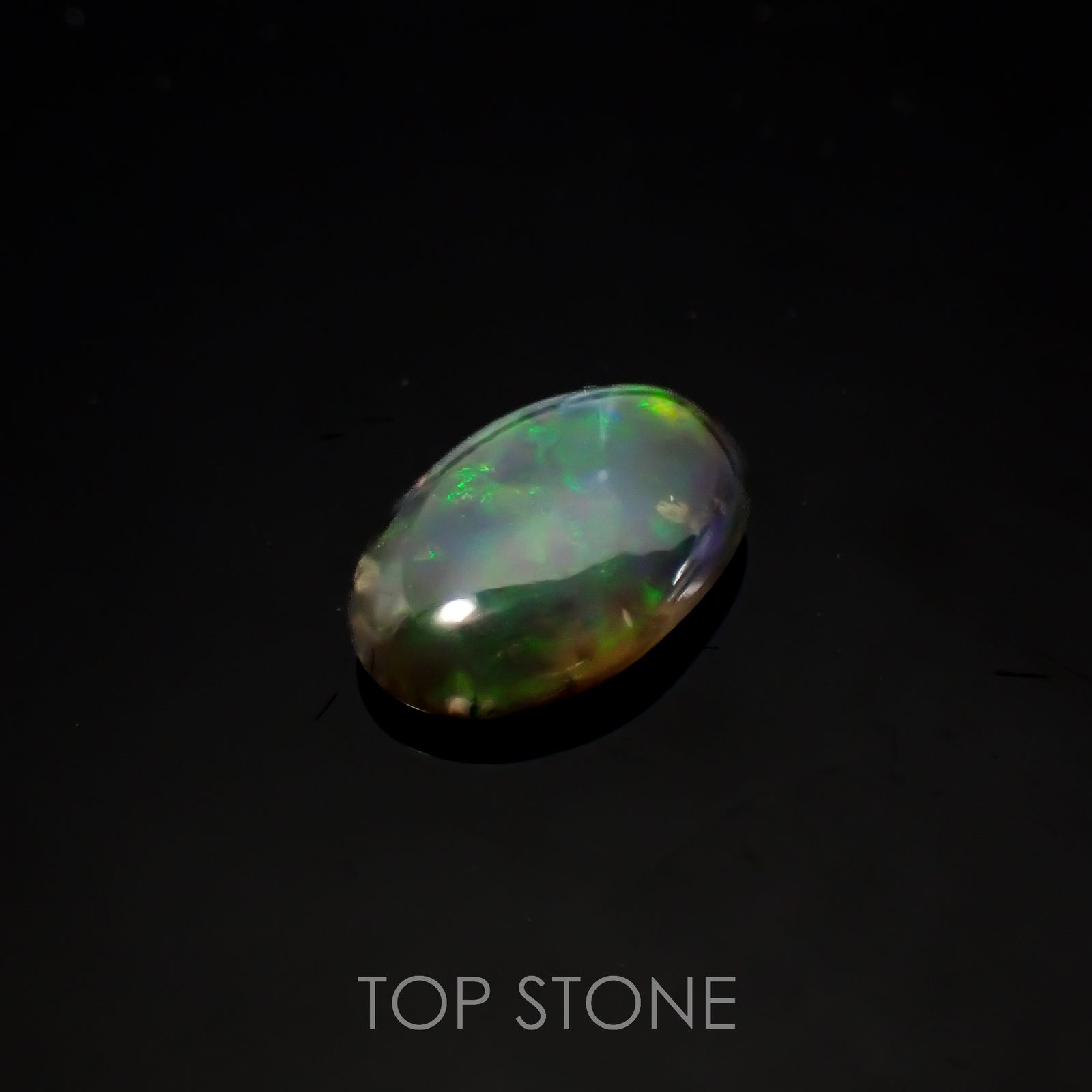 ブラックオパール(宝石名ブラック・オパール)オーストラリア産 0.74ct 識別済[220717013]8.8x5.8mm前後