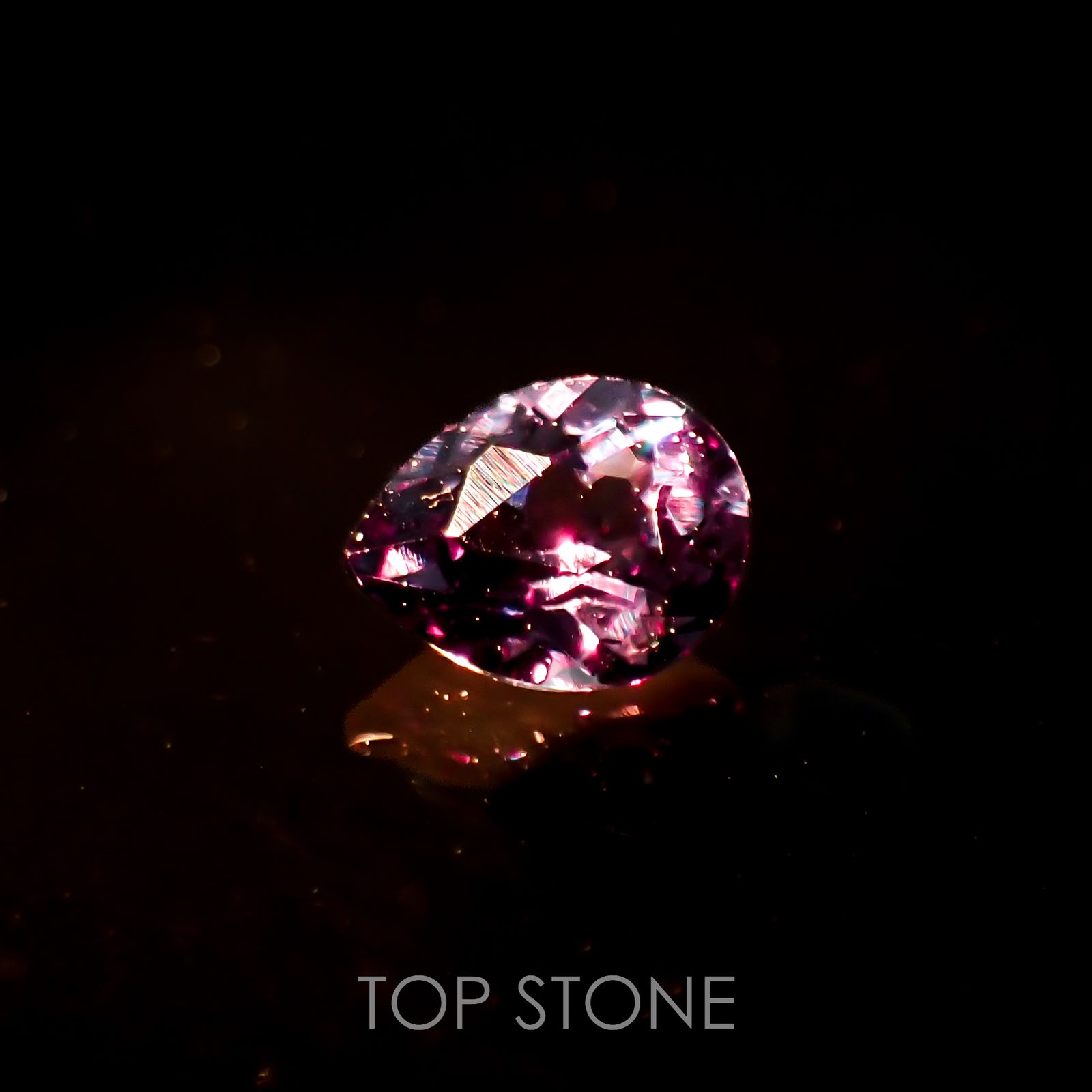 カラーチェンジガーネット アレキタイプ(宝石名ガーネット)マダガスカル・ベキリー産 0.12ct 識別済[220917665]3.5x2.7mm前後