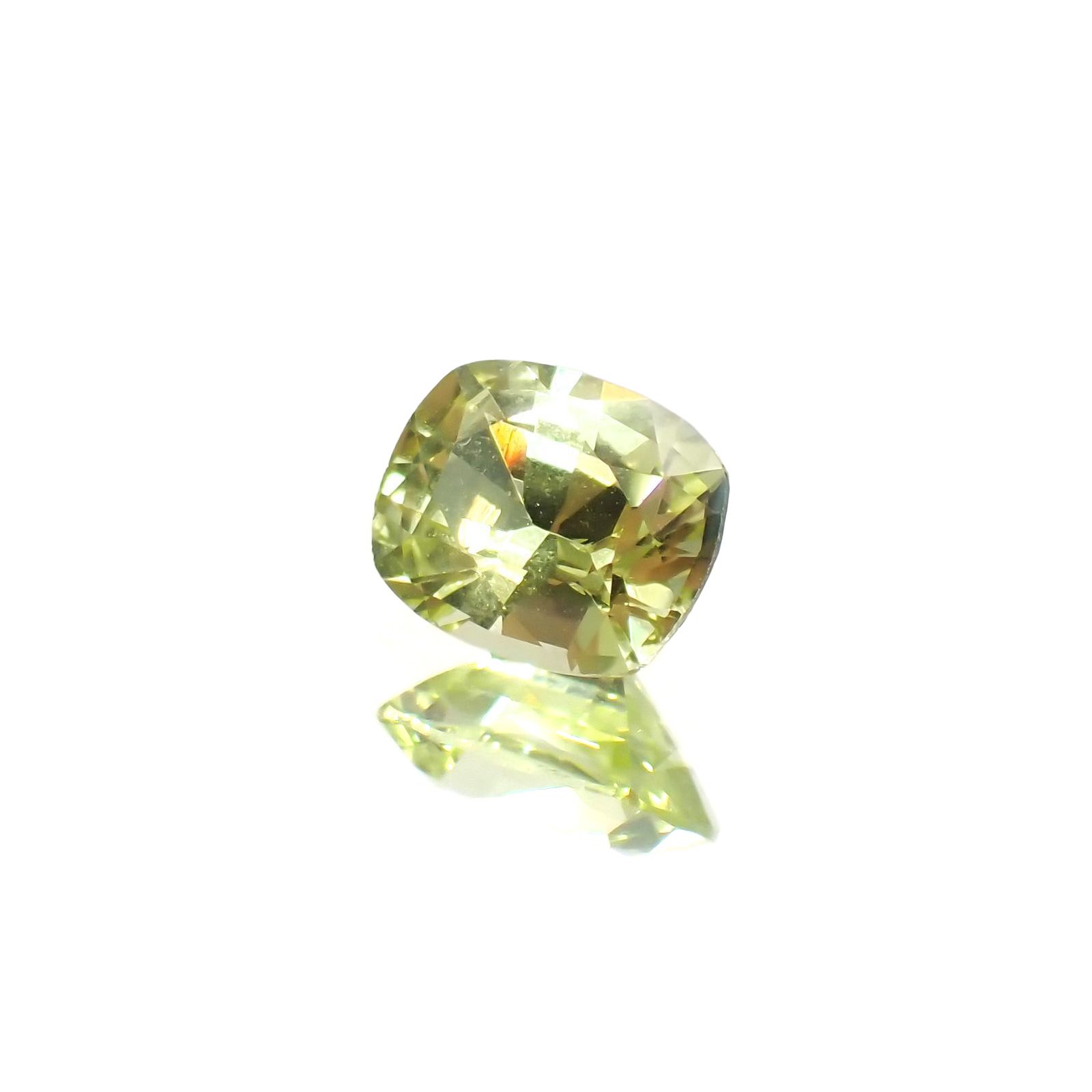 クリソベリル(宝石名クリソベリル)マダガスカル産 識別済 0.69ct / 5.8x4.6mm前後 [220114499]