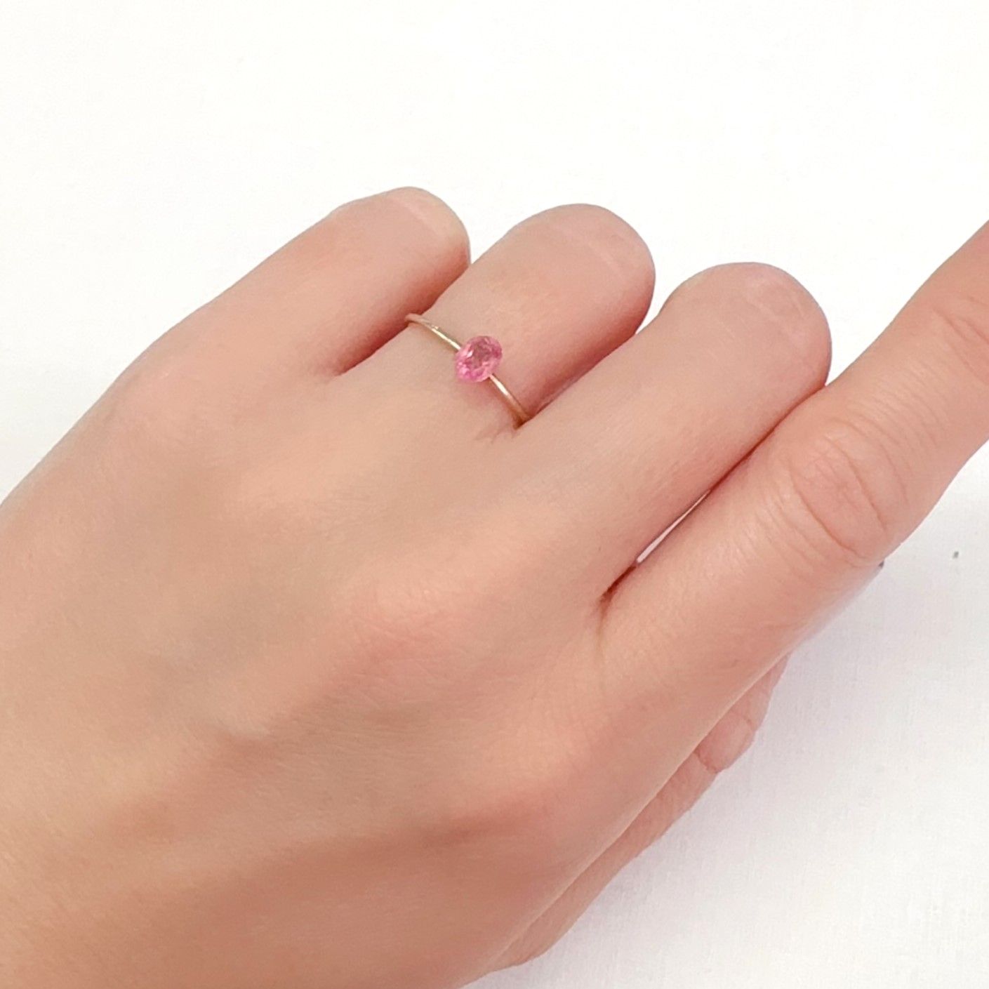 ペツォッタイト(ラズベリル)(宝石名ペツォッタイト)マダガスカル産 0.367ct ソ付(彩珠)[240226154]5.3x4mm前後
