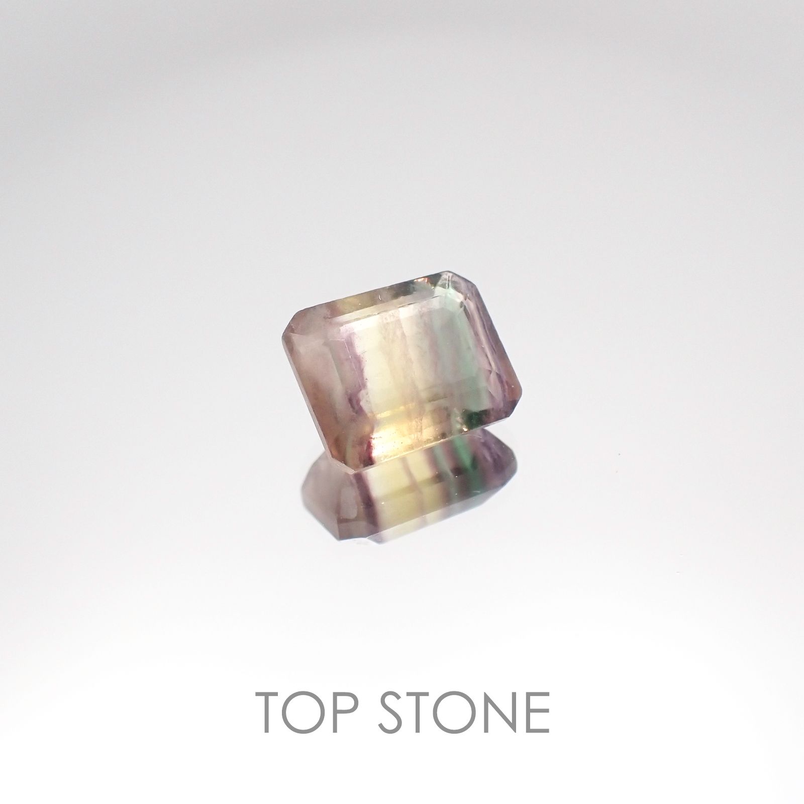 パーティカラーフローライト(宝石名パーティカラード・フルオライト) ブラジル産 4.28ct 識別済[20107054]10.1×8mm前後