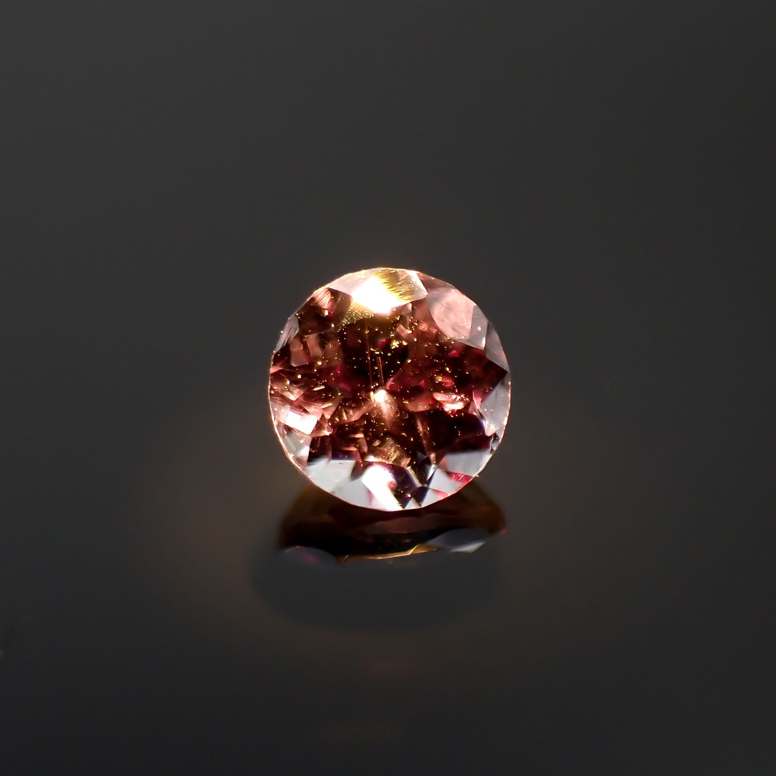 カラーチェンジガーネット アレキタイプ マダガスカル・ベキリー産 0.18ct[230522177]3.2x3.2mm前後