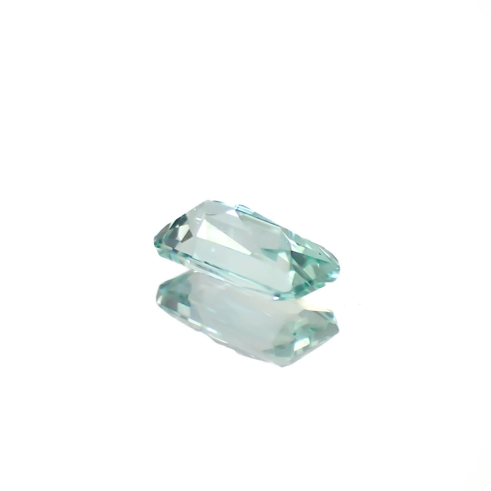 ミントベリル ナイジェリア産 0.45ct [250430196]6.9x3.4mm前後