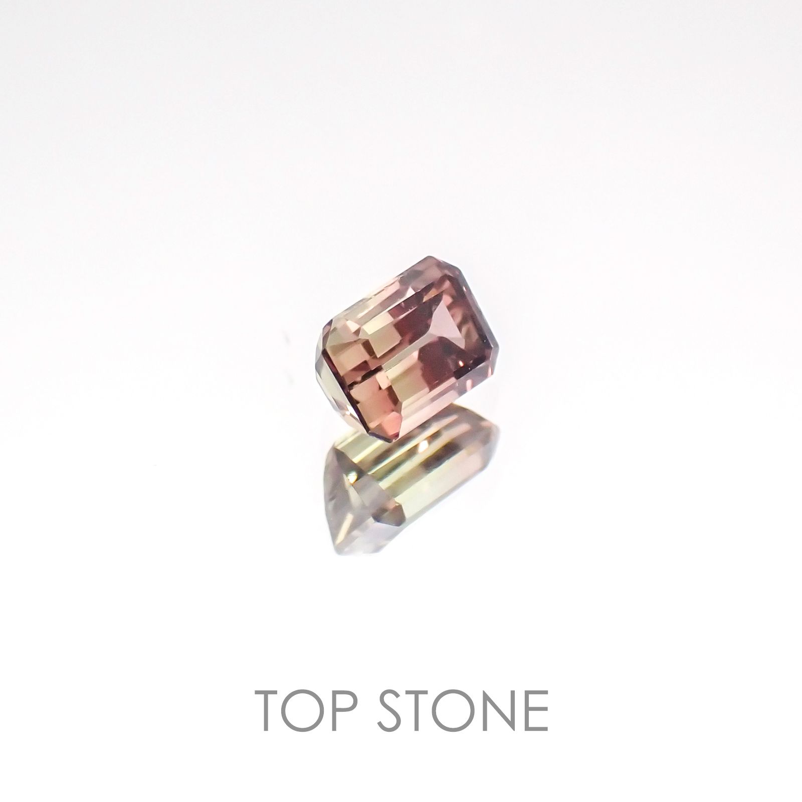 バイカラーサファイア(宝石名バイカラー・サファイア) タンザニア産 0.27ct 識別済[20117293]3.7×2.7mm前後