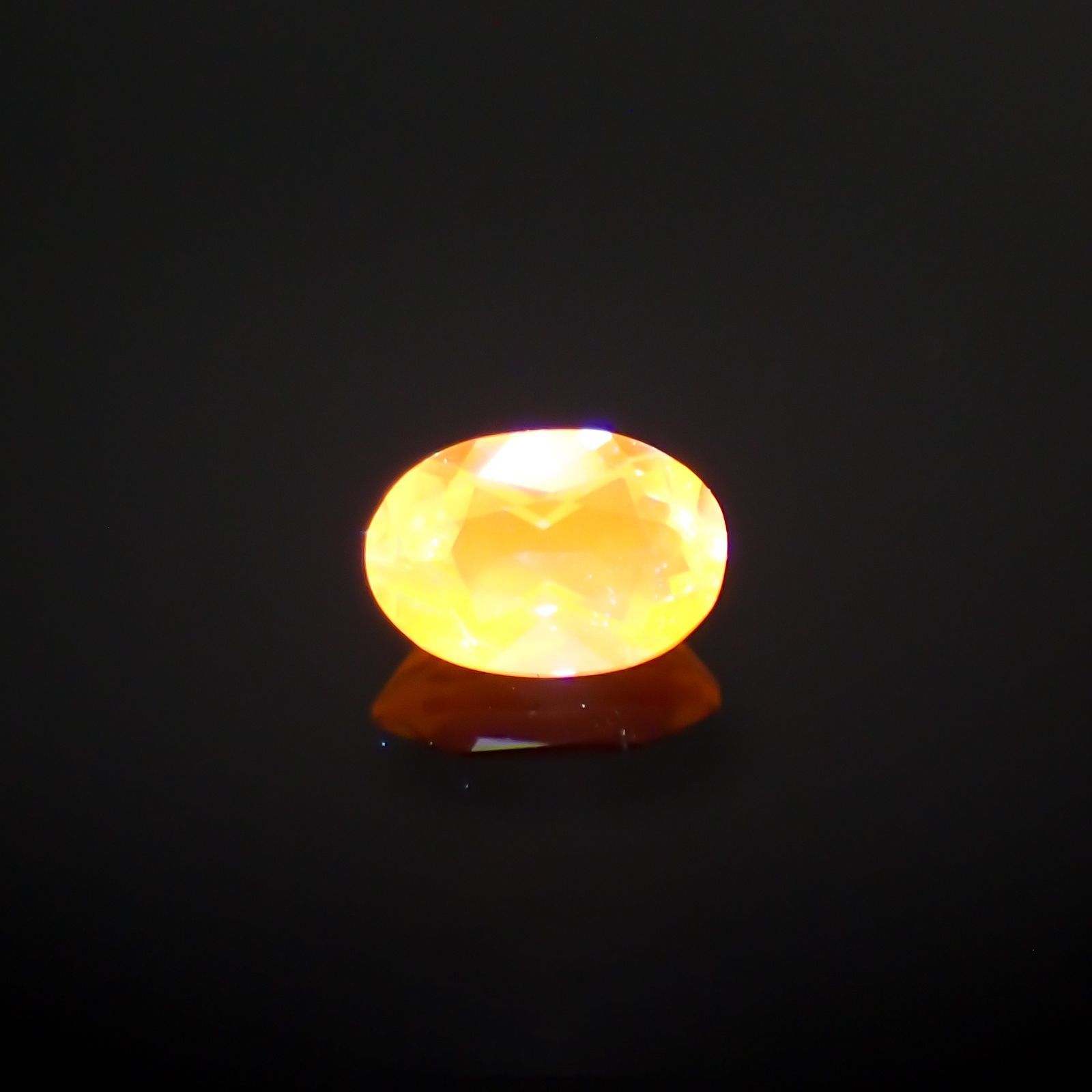 アウイナイト フルオレッセンス(宝石名アウイナイト)ドイツ産 0.12ct 識別済[220115288]4x2.7mm前後