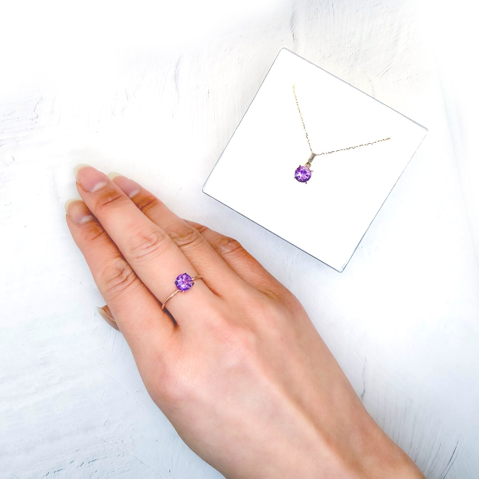 ◇ペアセット◇アメジスト(宝石名アメシスト)ブラジル産 識別済 1.37ct(2pcs合計) / 6.1x6.1mm前後 [260131642]