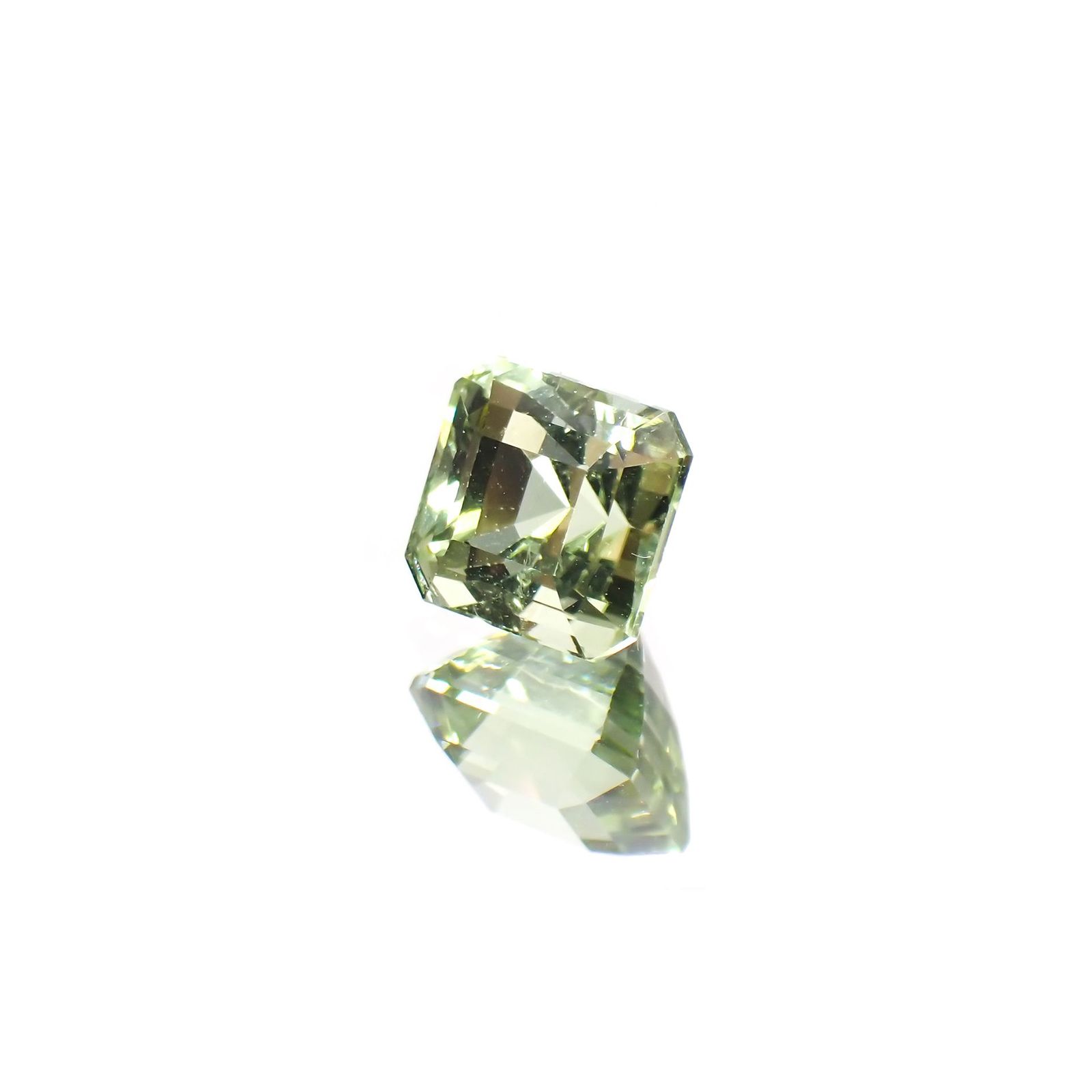 ミントトルマリン(宝石名グリーン・トルマリン) ルワンダ産 1.379ct ソ付(彩珠)[211013635]6.2×5.8mm前後