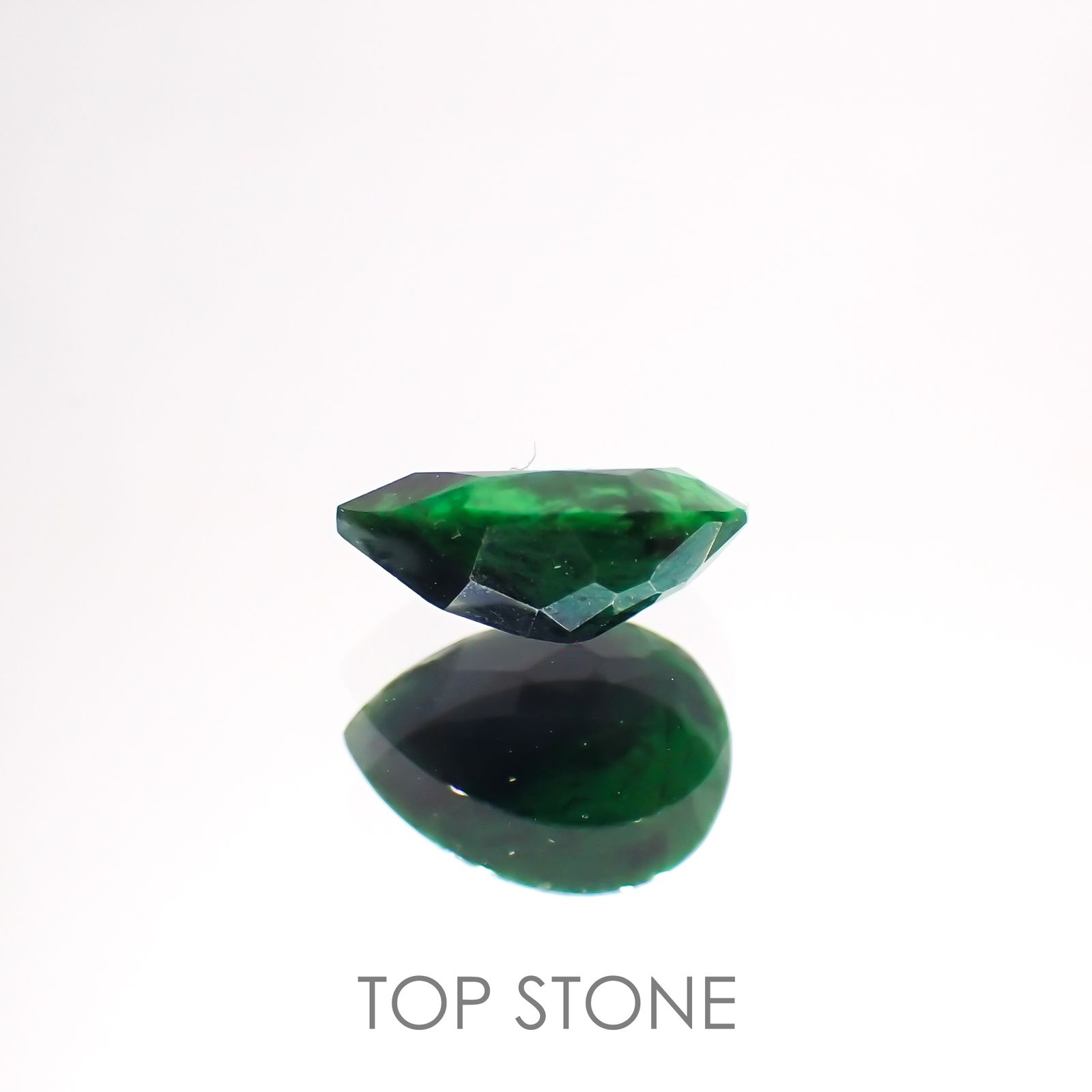 モーシッシ ビルマ産 0.82ct[220114185]7.8x5.6mm前後