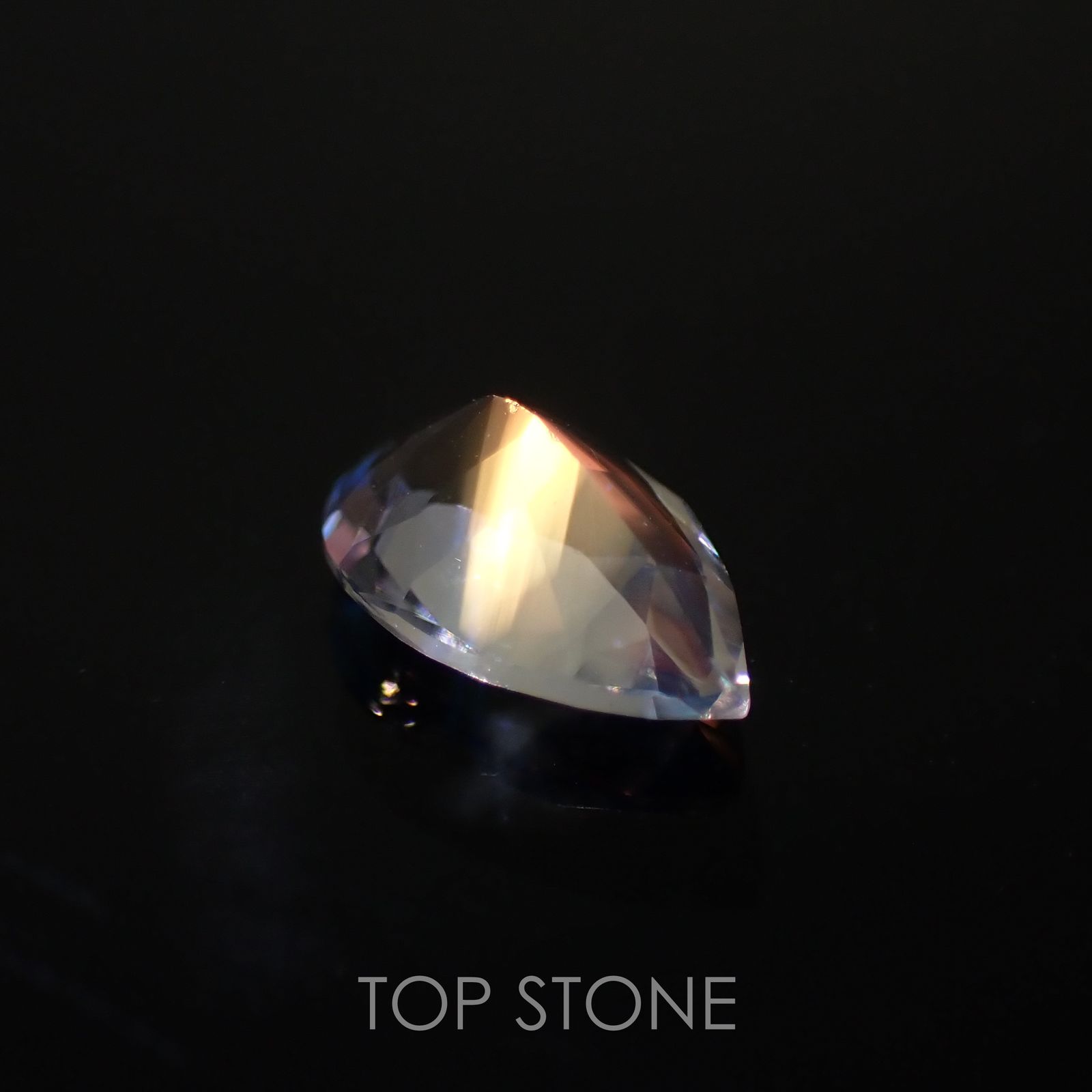 レインボームーンストーン(宝石名ラブラドライト)マダガスカル産 0.59ct 識別済[211113752]7.3x4.9mm前後