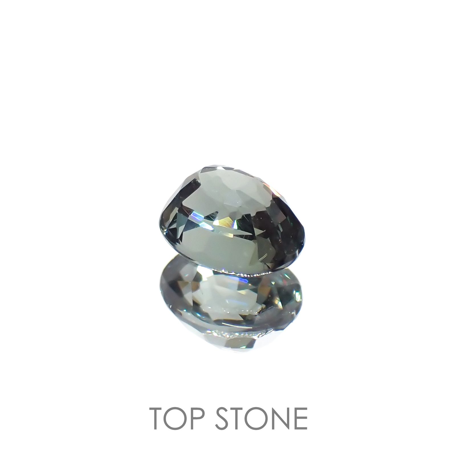 カラーチェンジガーネット アレキタイプ(宝石名ガーネット)マダガスカル・ベキリー産 0.65ct 識別済[220716952]5.3x4.4mm前後