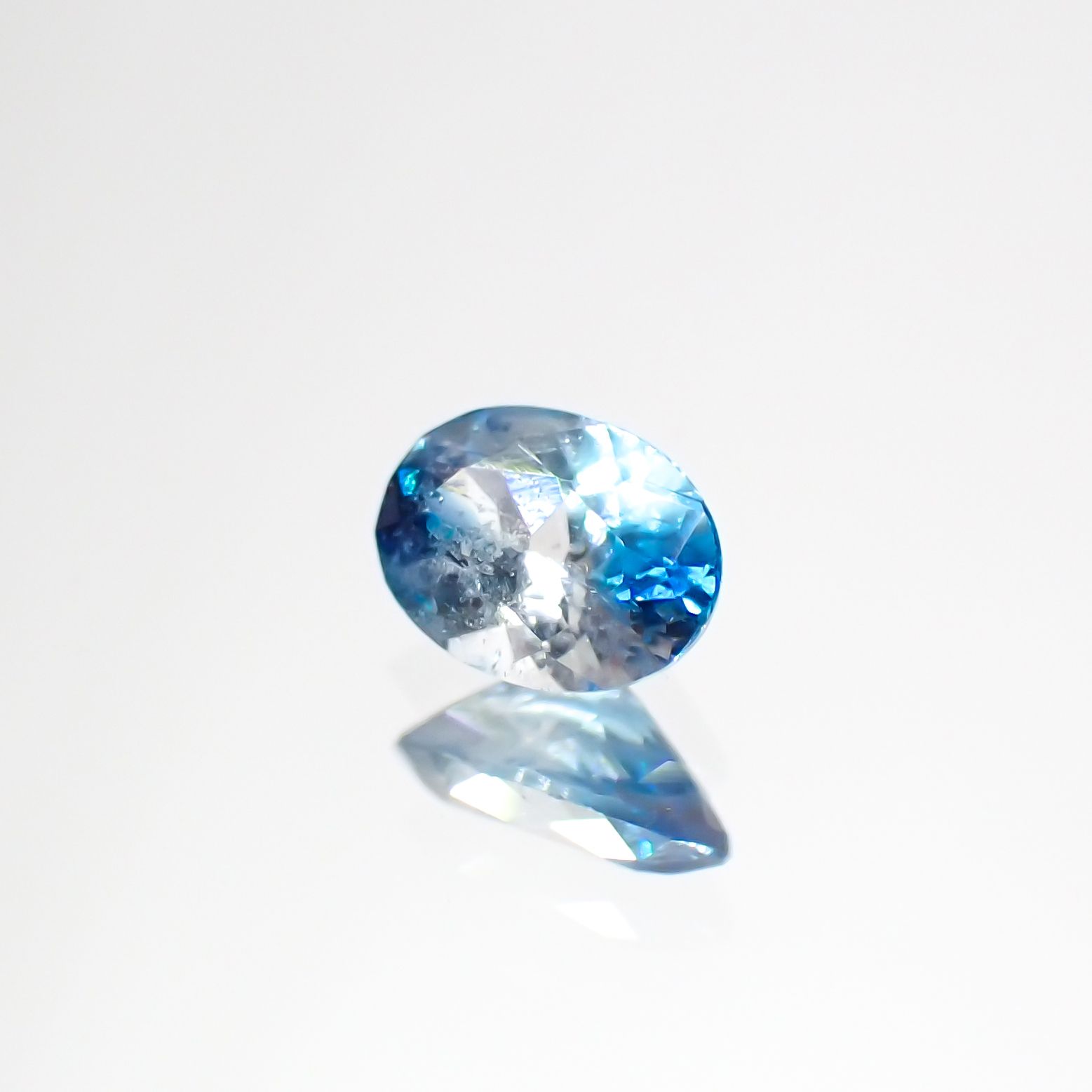 ユークレース ジンバブエ産 0.13ct[231024052]3.8x2.8mm前後